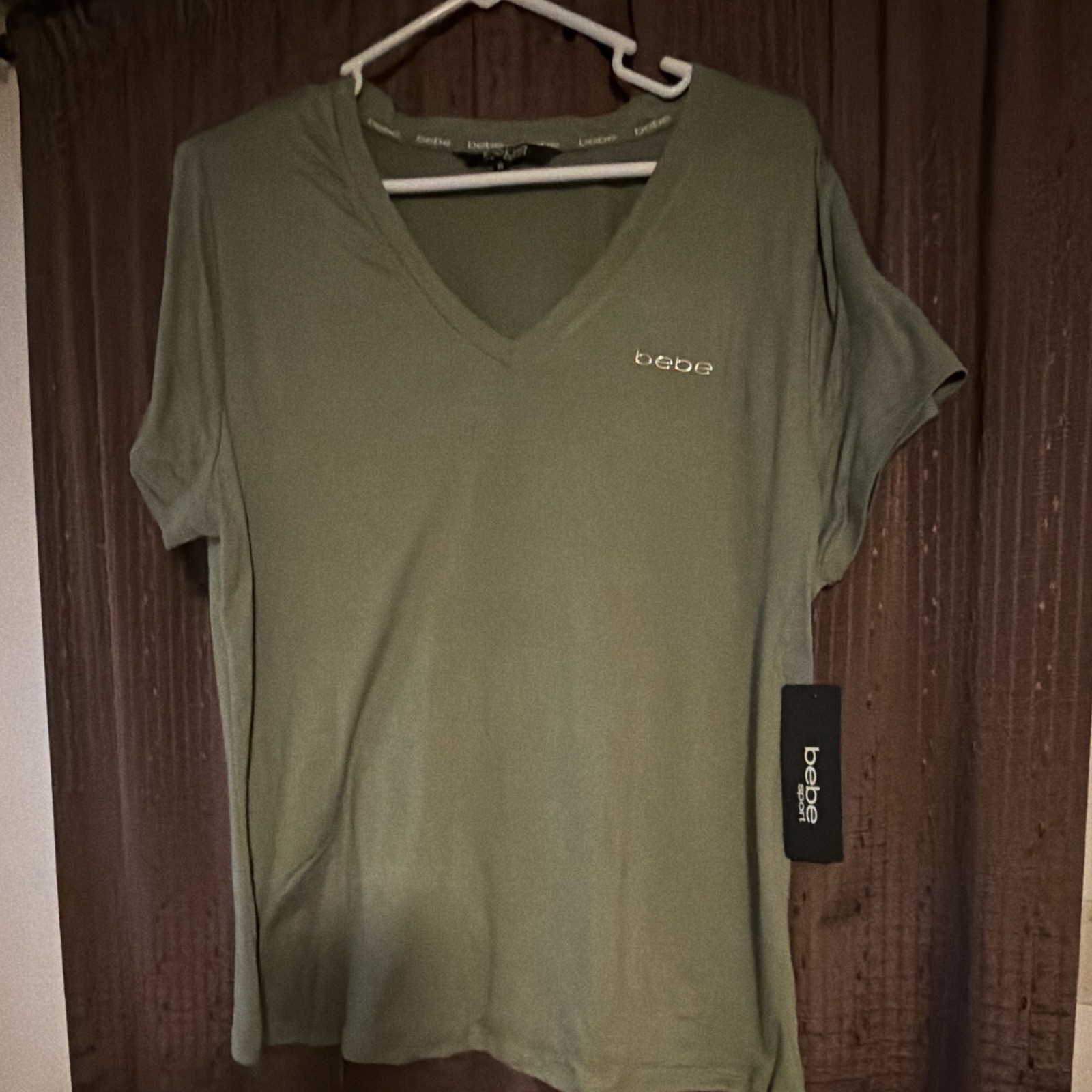 bebe sport Women’s V-Neck Short Sleeve Lightweight T-Shirt Solid Green XL bebe sport Women’s V-Neck Short Sleeve Lightweight T-Shirt Solid Green XL