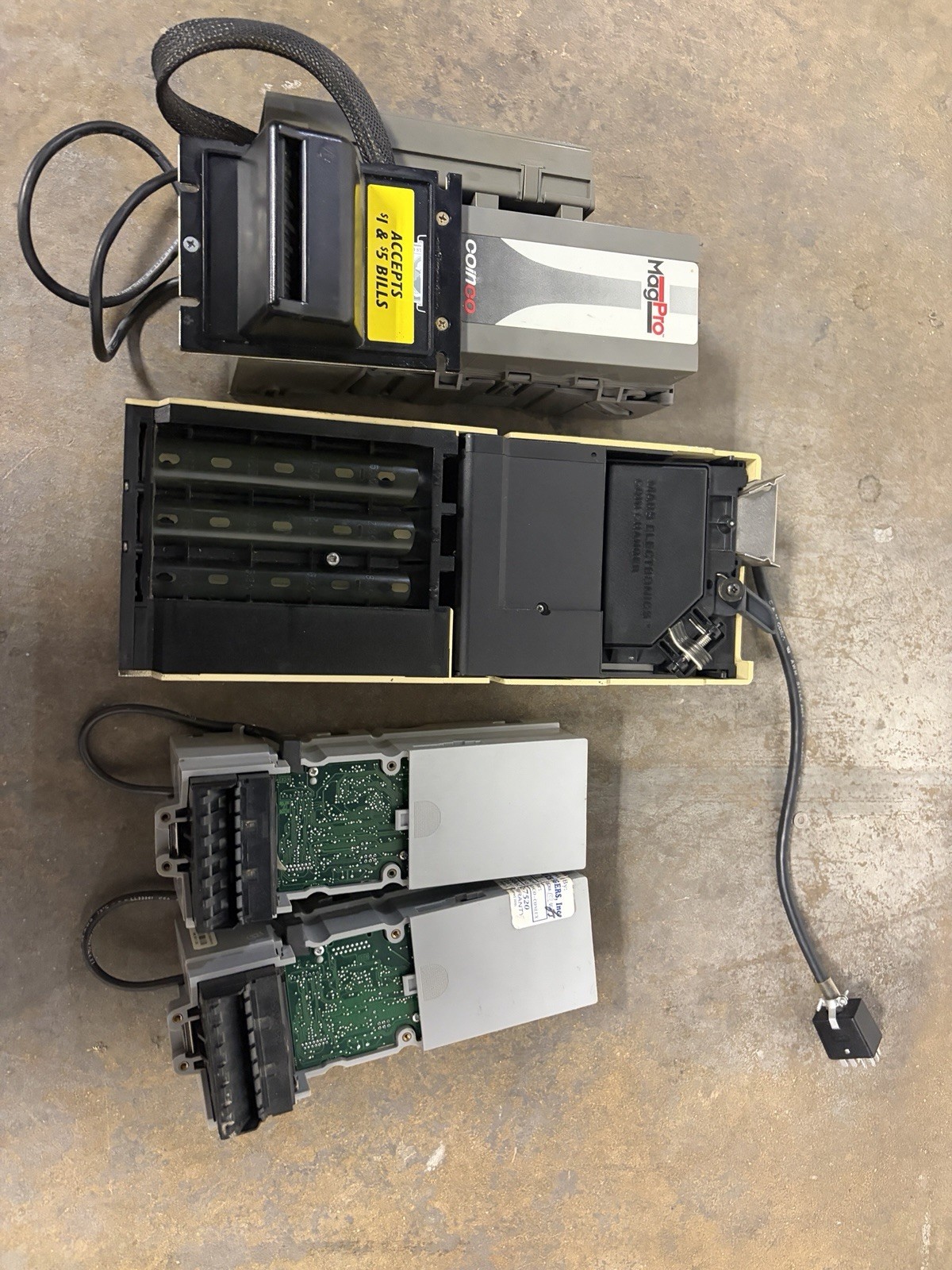 LOT OF 4 UNTESTED BILL ACCEPTORS & COIN MECH AS IS  SHOULD WORK