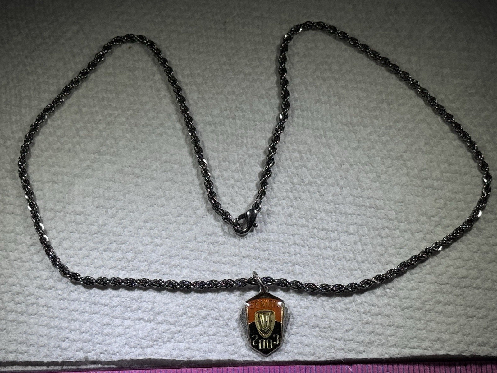 VINTAGE 2003 SENIOR CLASS PENDANT NECKLACE ON SILVER TONE ROPE CHAIN HERFF JONES