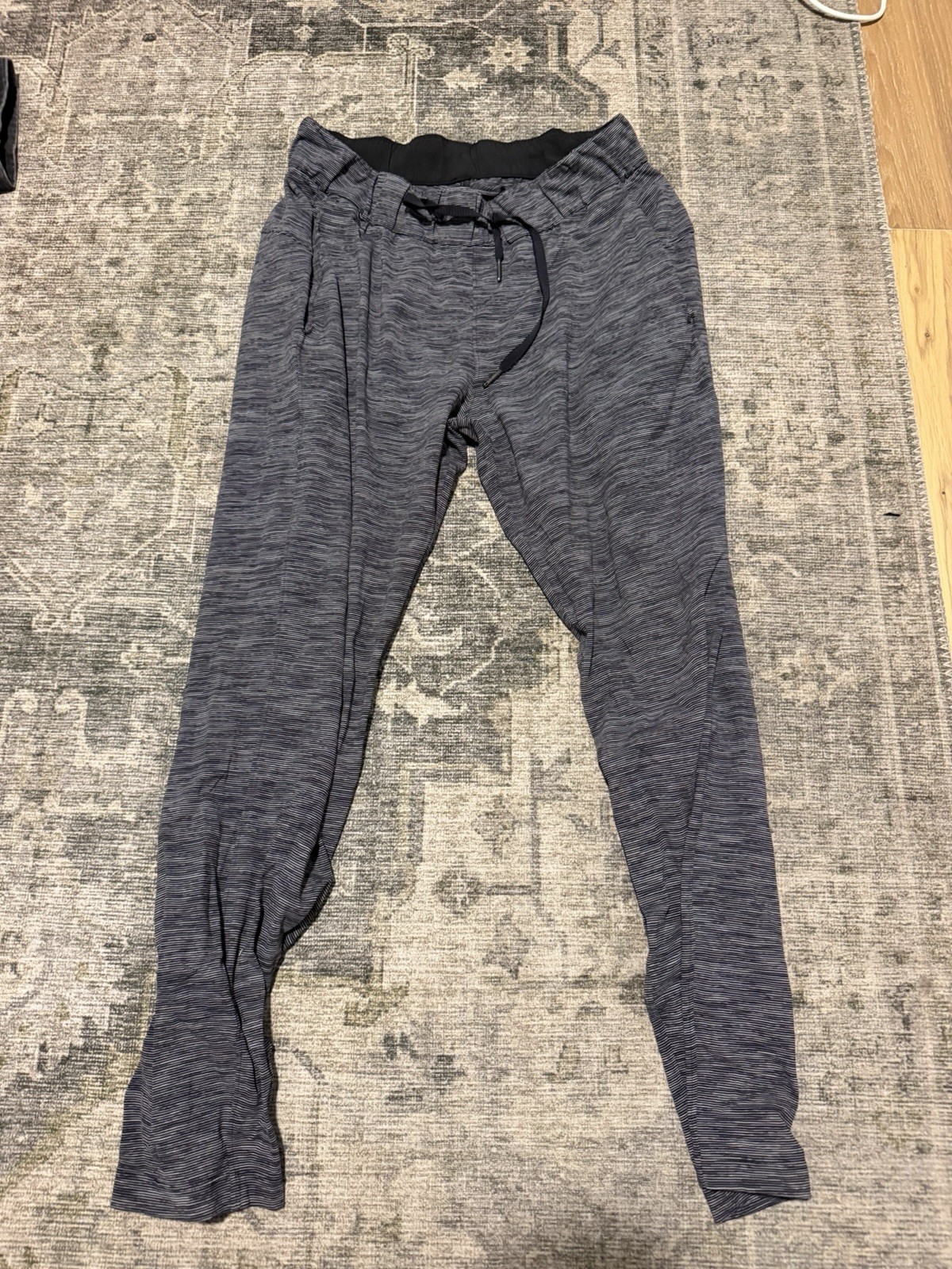 Lululemon Women’s Heather Black Jogger Pants Size 6 Lululemon Women’s Heather Black Jogger Pants Size 6