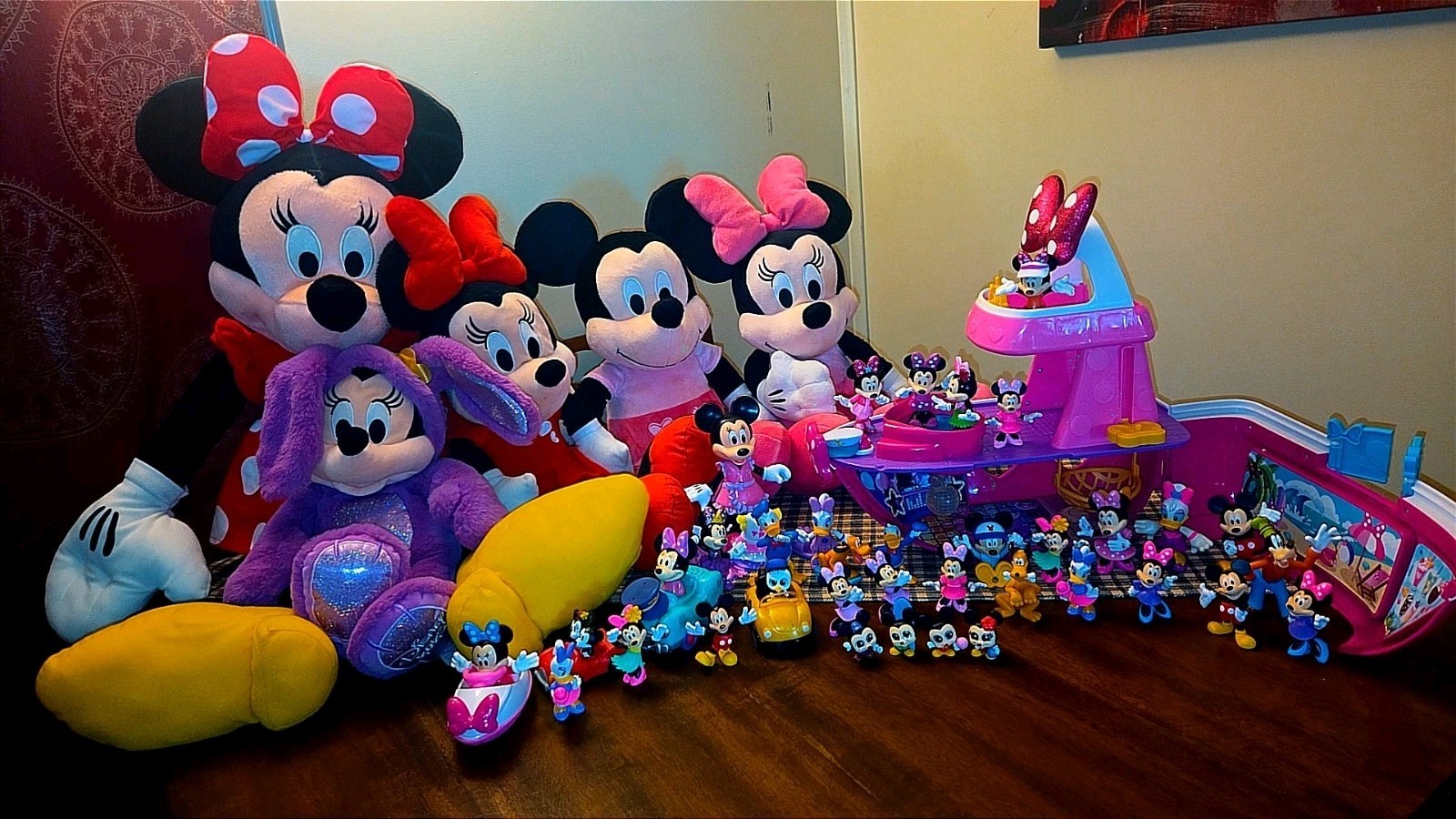 Massive DISNEY toy Lot Massive DISNEY toy Lot