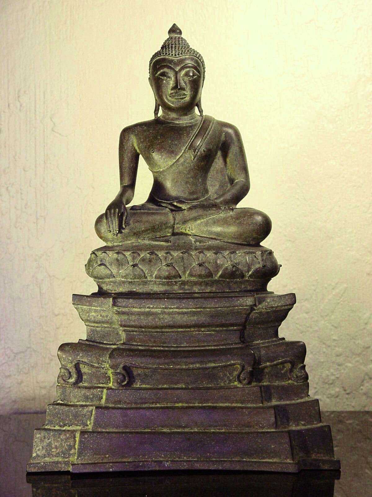 RARE BRONZE FIGURE OF A 'LANNA' BUDDHA SHAKYAMUNI. LANNA KINGDOM. 16/17th C.