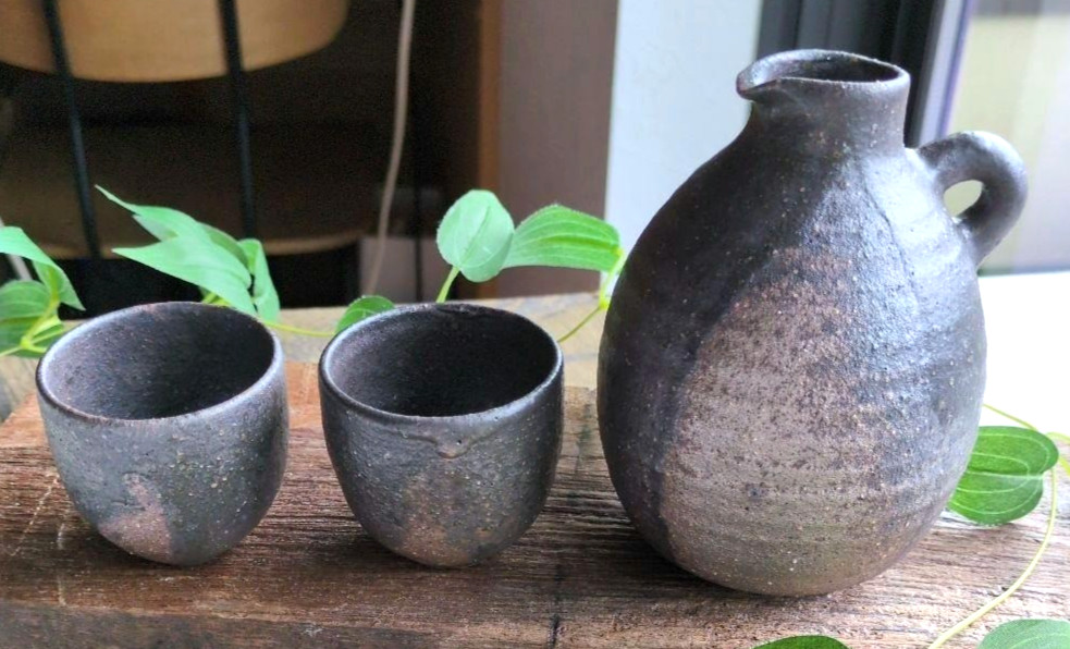 Japanese Shigaraki Ware Hechimon Choshi Sake Bottle & Ochoko 2 Cups with Box