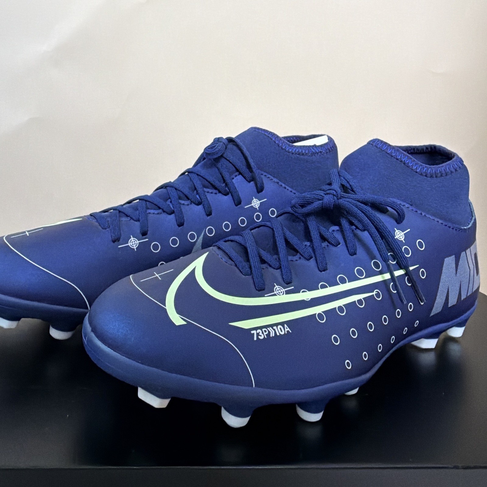 New Nike MDS Men’s Mid Top Lace-Up Soccer Cleats Blue/Green/White. Size 7 New Nike MDS Men’s Mid Top Lace-Up Soccer Cleats Blue/Green/White. Size 7