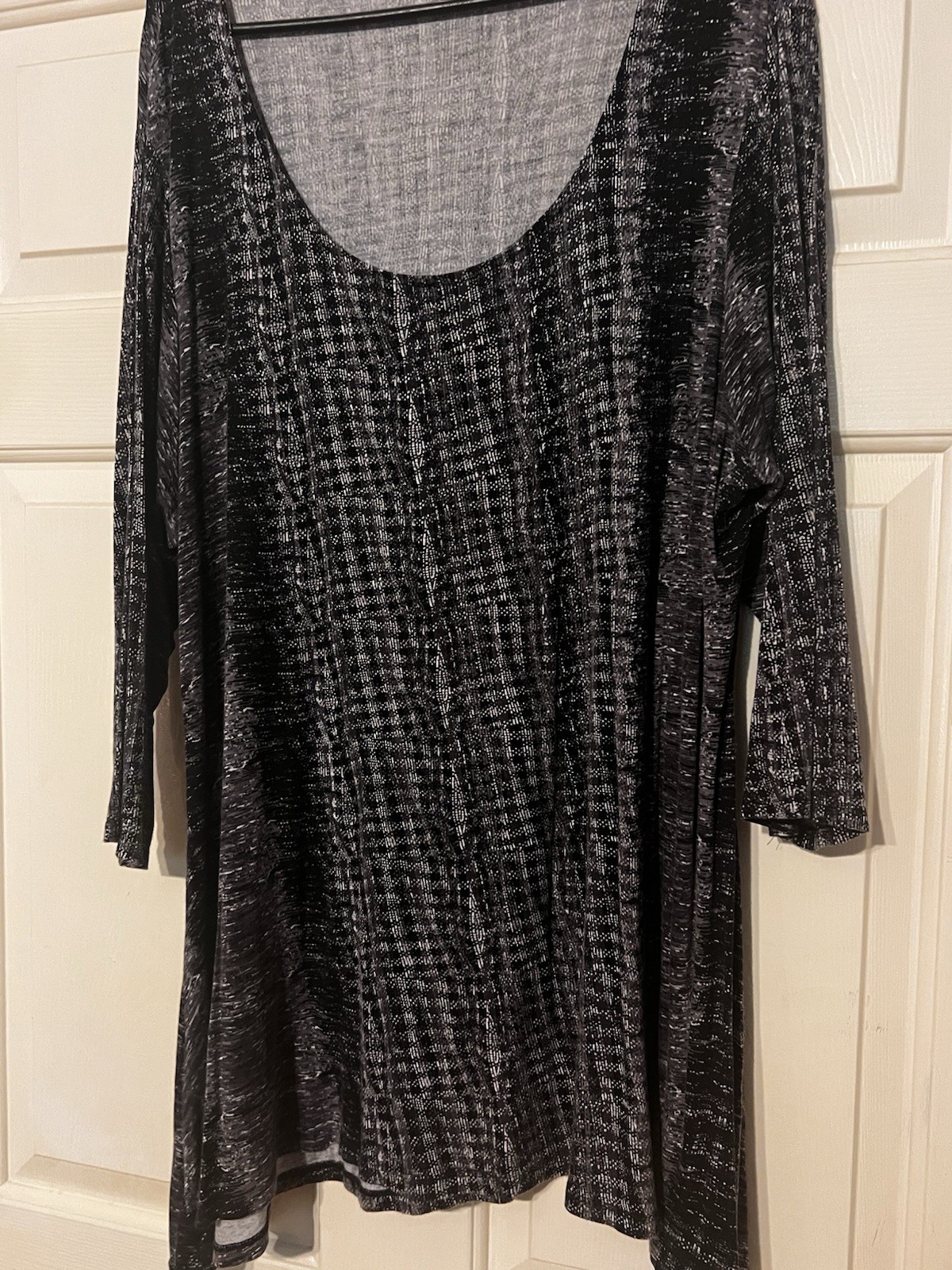 Rose + Olive Women’s Top Size 3X Long Sleeve Black Grey Abstract Print Rose + Olive Women’s Top Size 3X Long Sleeve Black Grey Abstract Print