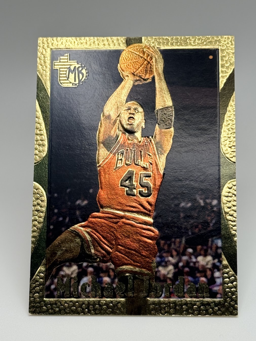 1994-95 Topps Embossed Michael Jordan #121 Golden Idols Embossed