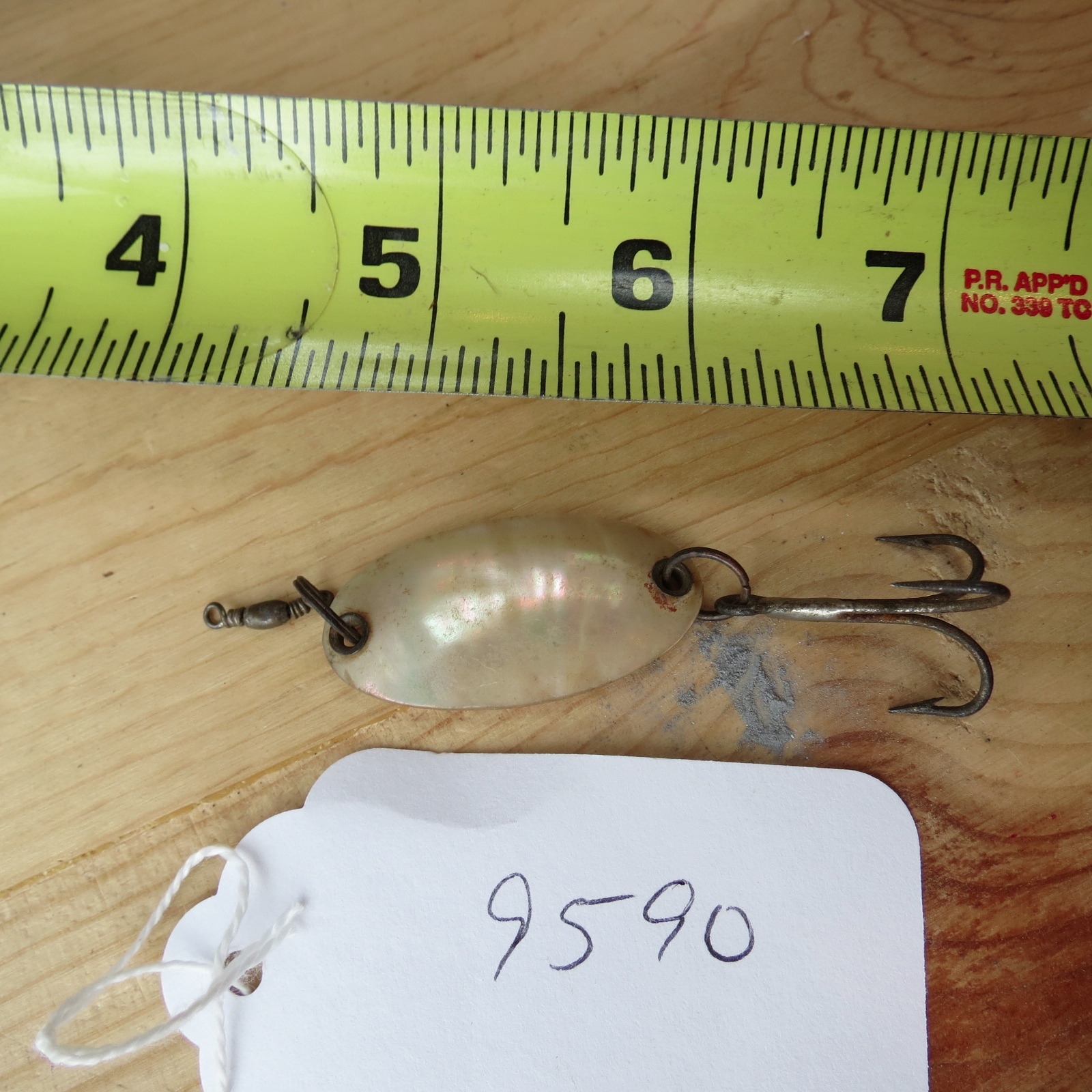 Vintage Pflueger Rainbow Pearl Wobbler fishing lure (lot#9590) Vintage Pflueger Rainbow Pearl Wobbler fishing lure (lot#9590)