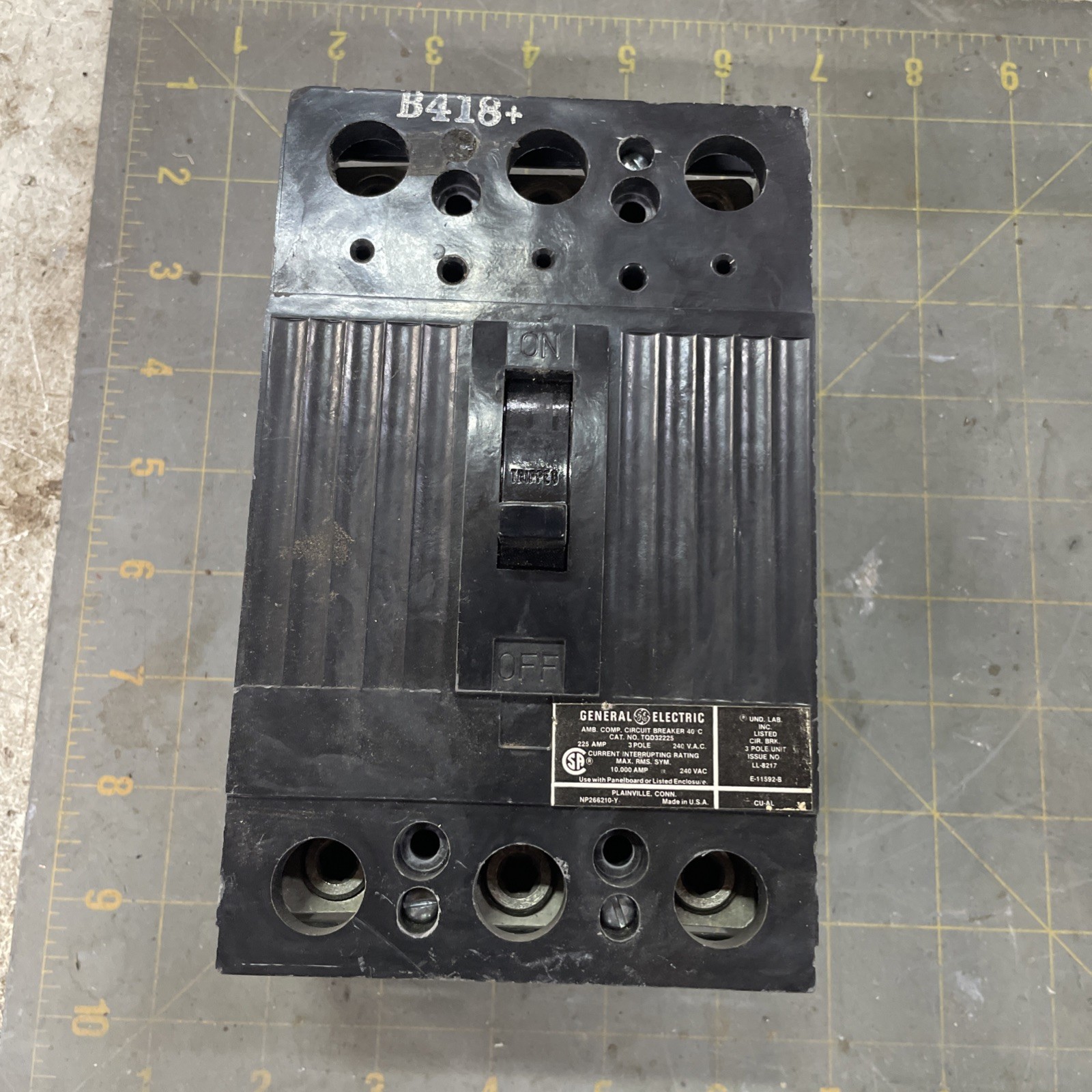 GE CIRCUIT BREAKER TQD32225. 225A, 240V. GE CIRCUIT BREAKER TQD32225. 225A, 240V.