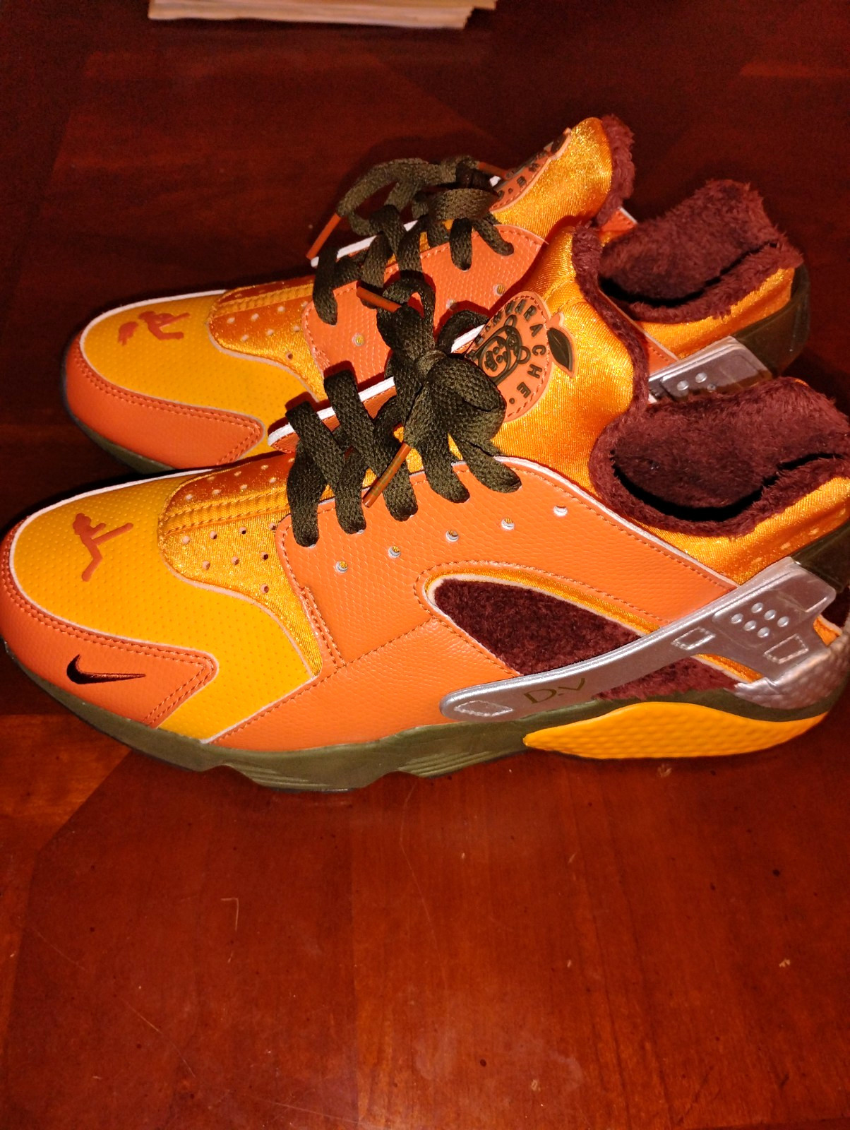 Nike Air Huaraches Size 11 Brand New Fur Never Worn Nike Air Huaraches Size 11 Brand New Fur Never Worn