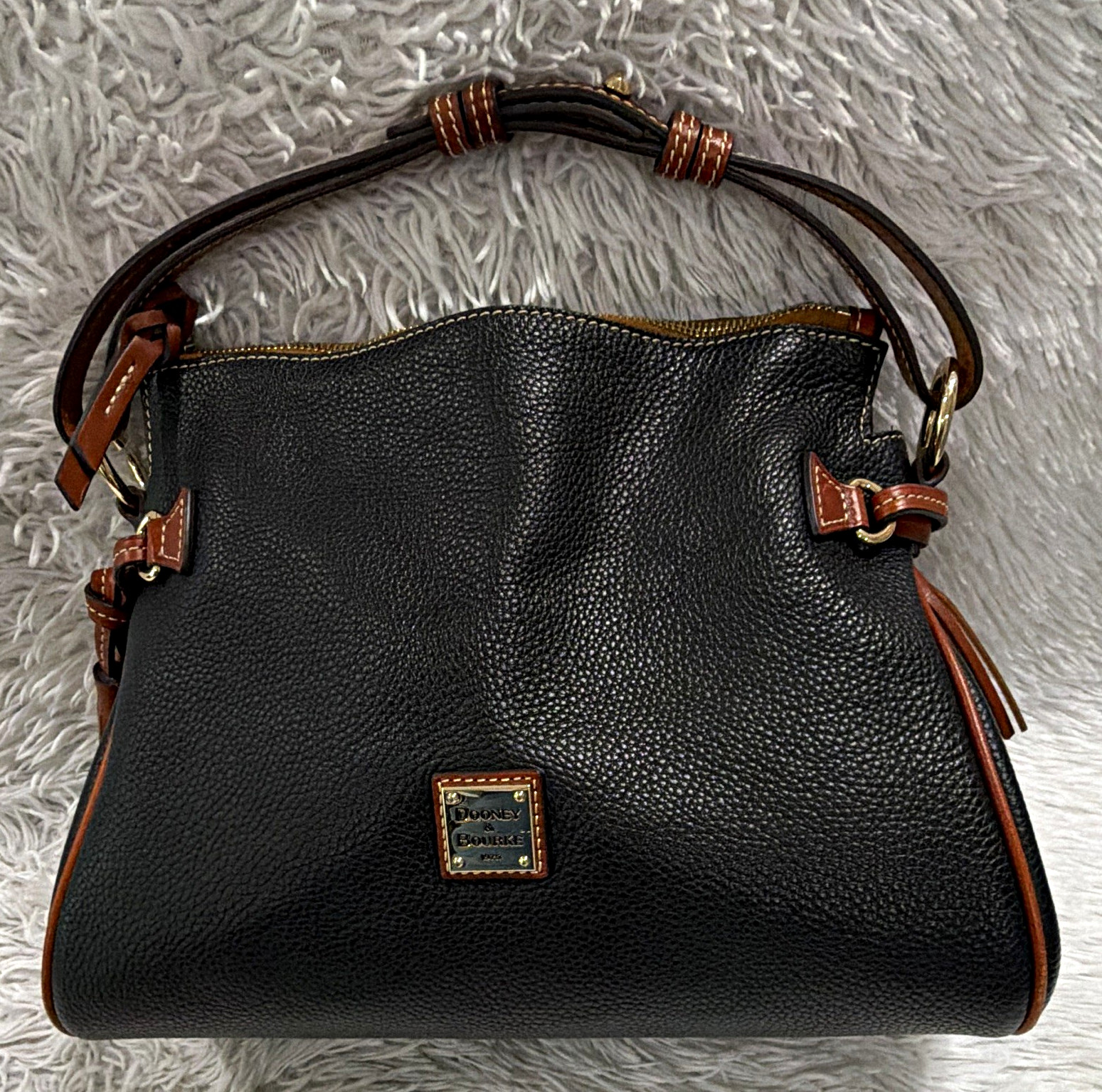 Dooney & Bourke Black Pebbled Shoulder Bag Zip Tassel Brown Trim Red Lining