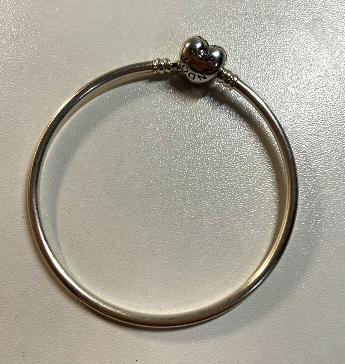 Pandora Moments size 7.5 925 silver clasp heart bangle Pandora Moments size 7.5 925 silver clasp heart bangle