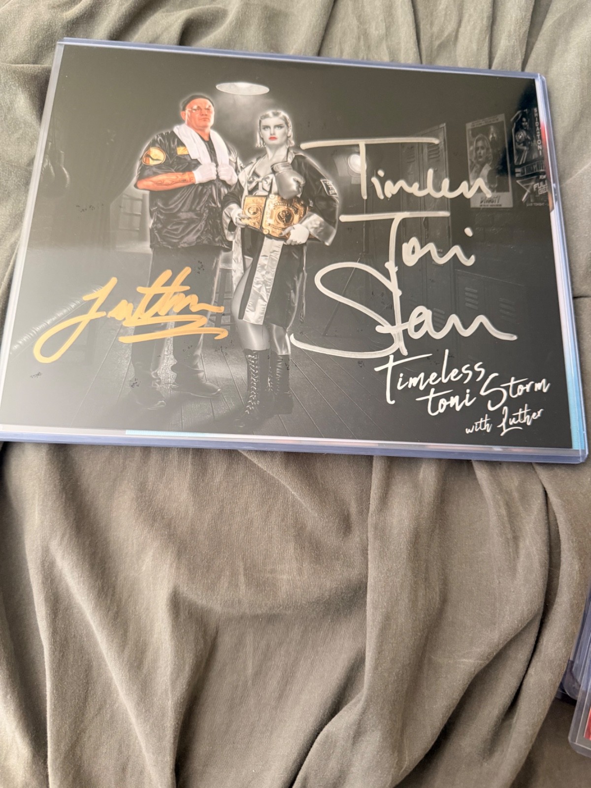 “TIMELESS” TONI STORM and LUTHER DUAL SIGNED 8x10 with coa