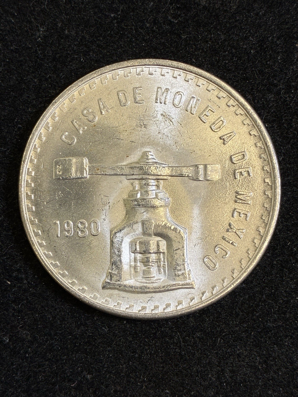 1-1980 Mexico Una Onza Casa de Moneda 33.625g .925 Silver 1oz. SKUCNSTRXP 1-1980 Mexico Una Onza Casa de Moneda 33.625g .925 Silver 1oz. SKUCNSTRXP