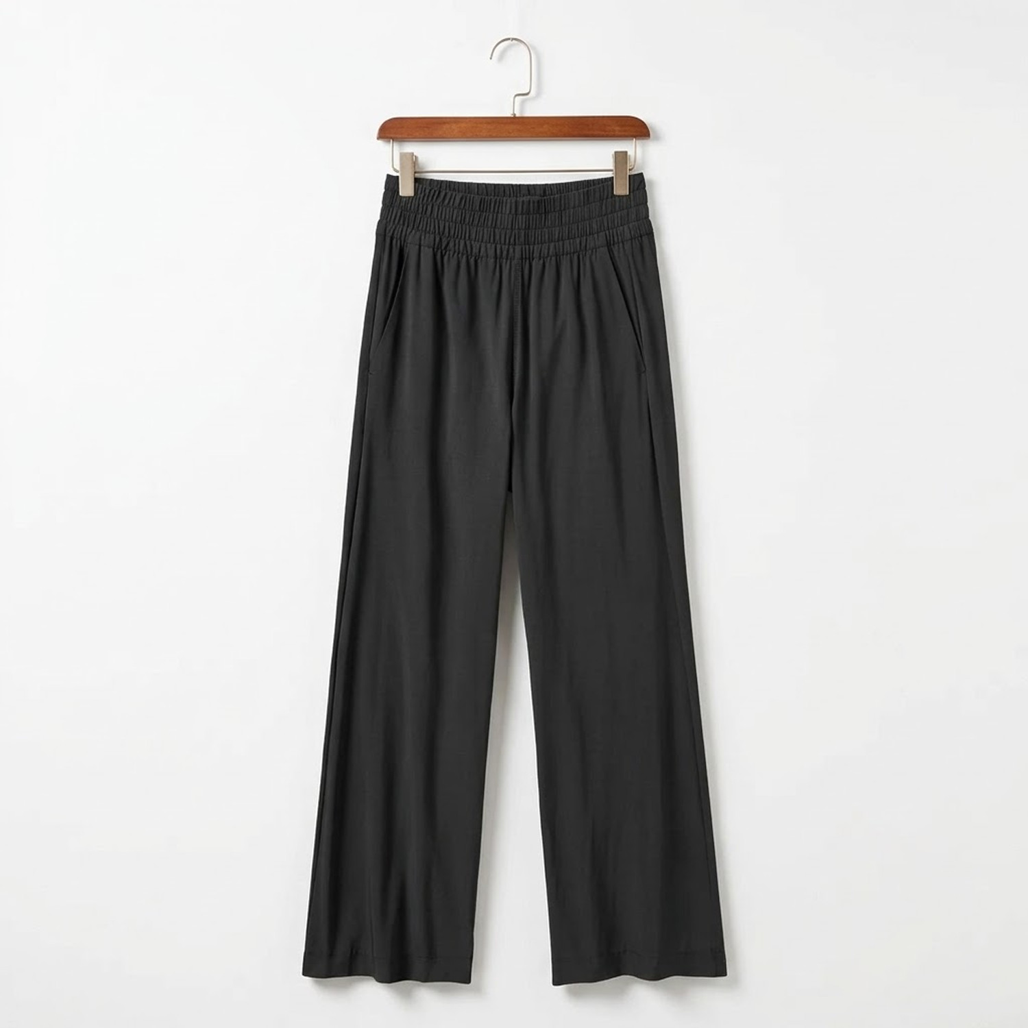 NWT Vuori Women's Villa Wideleg Pant, Black, Regular, New NWT Vuori Women's Villa Wideleg Pant, Black, Regular, New