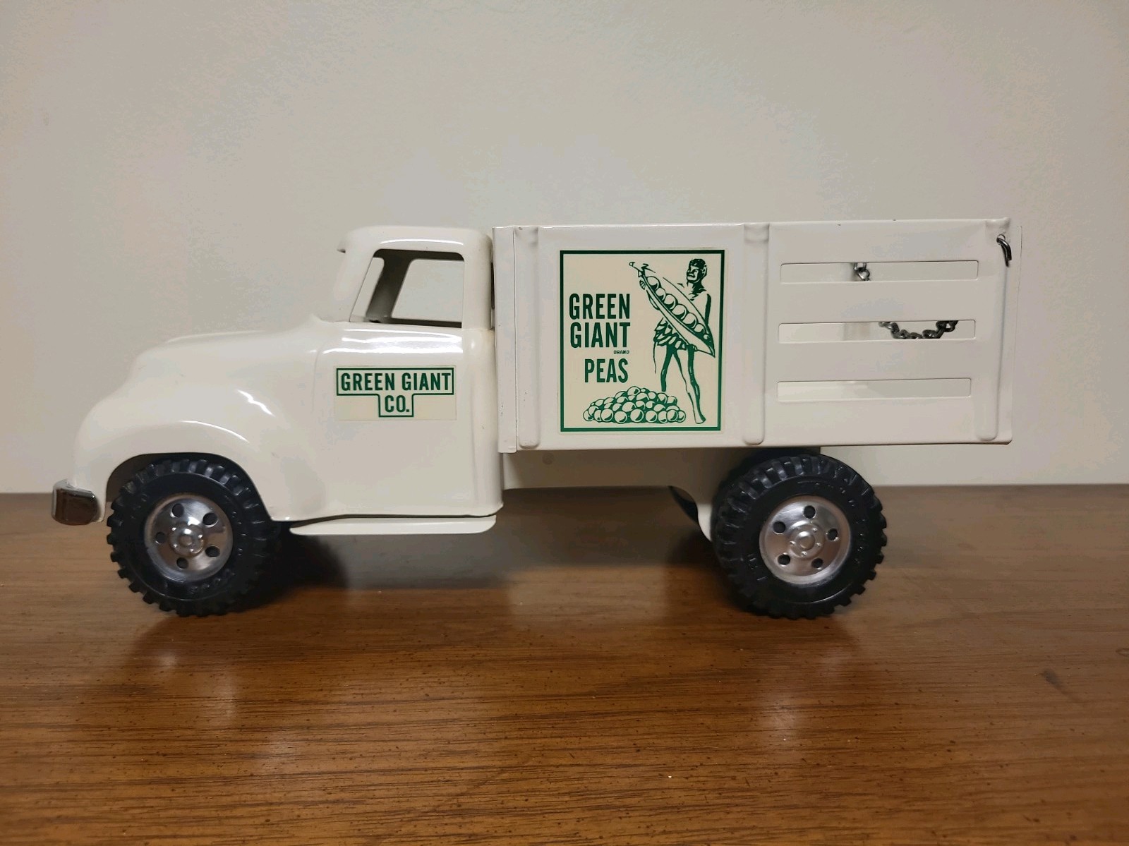 Vintage 54' Tonka Green Giant Stake Truck Vintage 54' Tonka Green Giant Stake Truck