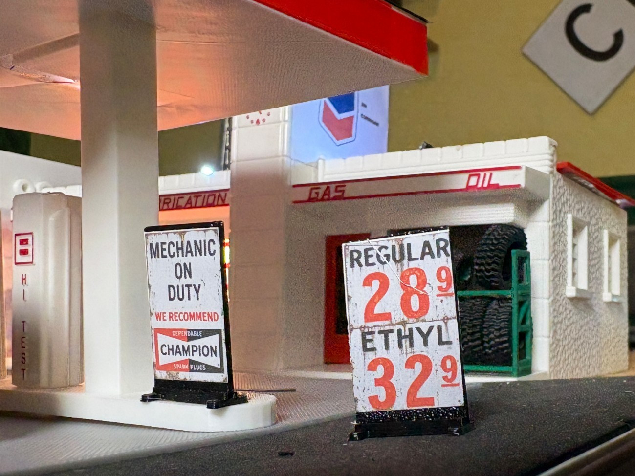 O Gauge (1:48 Scale)Vintage Gas Station Sign Set – By Cinder Shops
