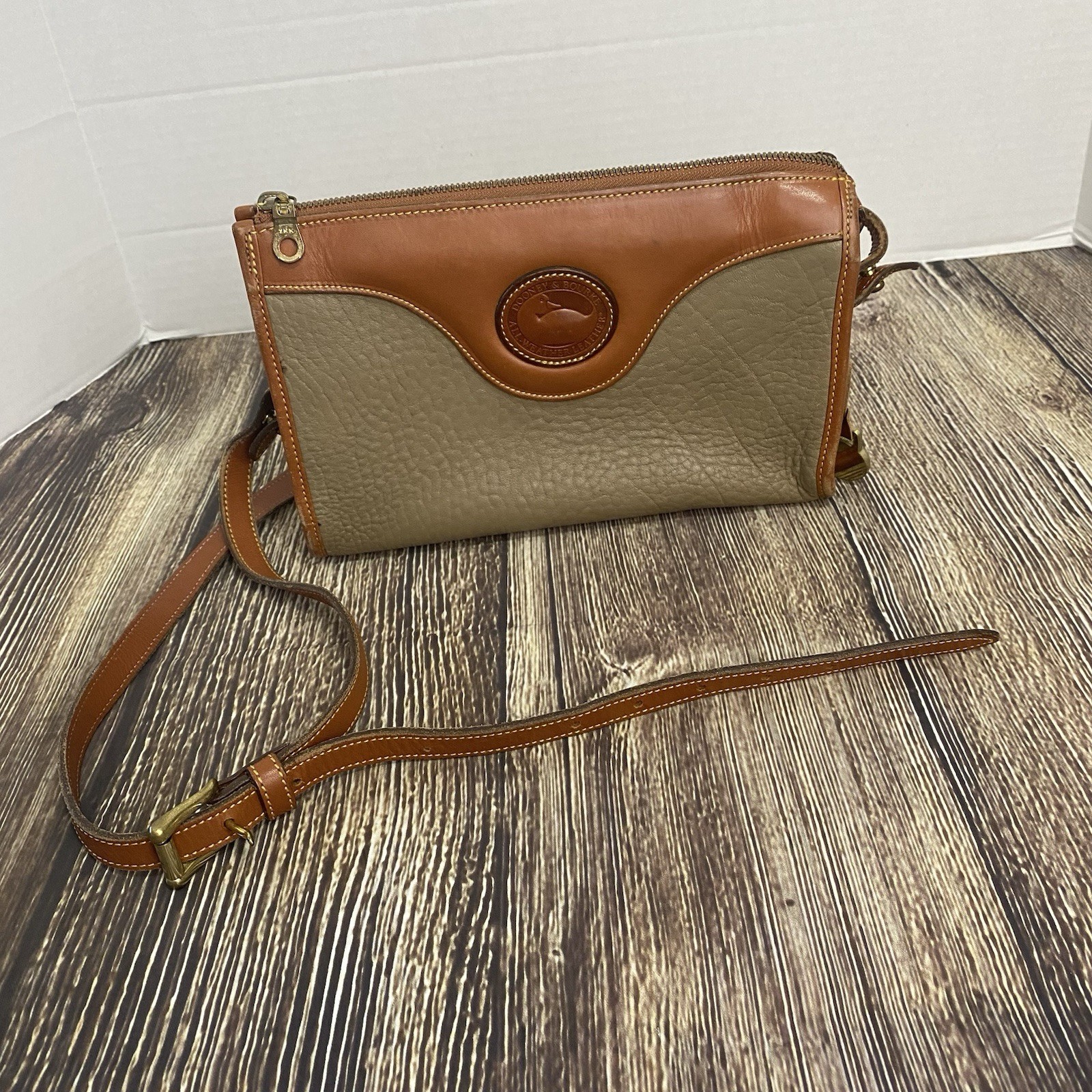 Vtg Dooney & Bourke AWL Crossbody Shoulder Bag Small Taupe/Brown Trim Zip Top Vtg Dooney & Bourke AWL Crossbody Shoulder Bag Small Taupe/Brown Trim Zip Top