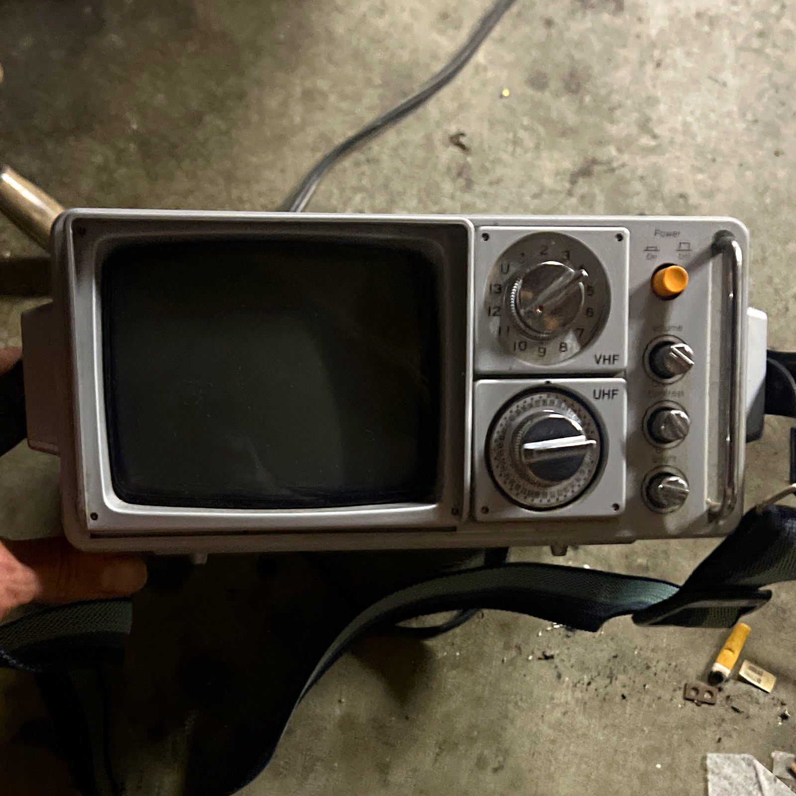 Daytron DT-505A DT-505(A) Portable Vintage CRT TV VHF/UHF Gray
