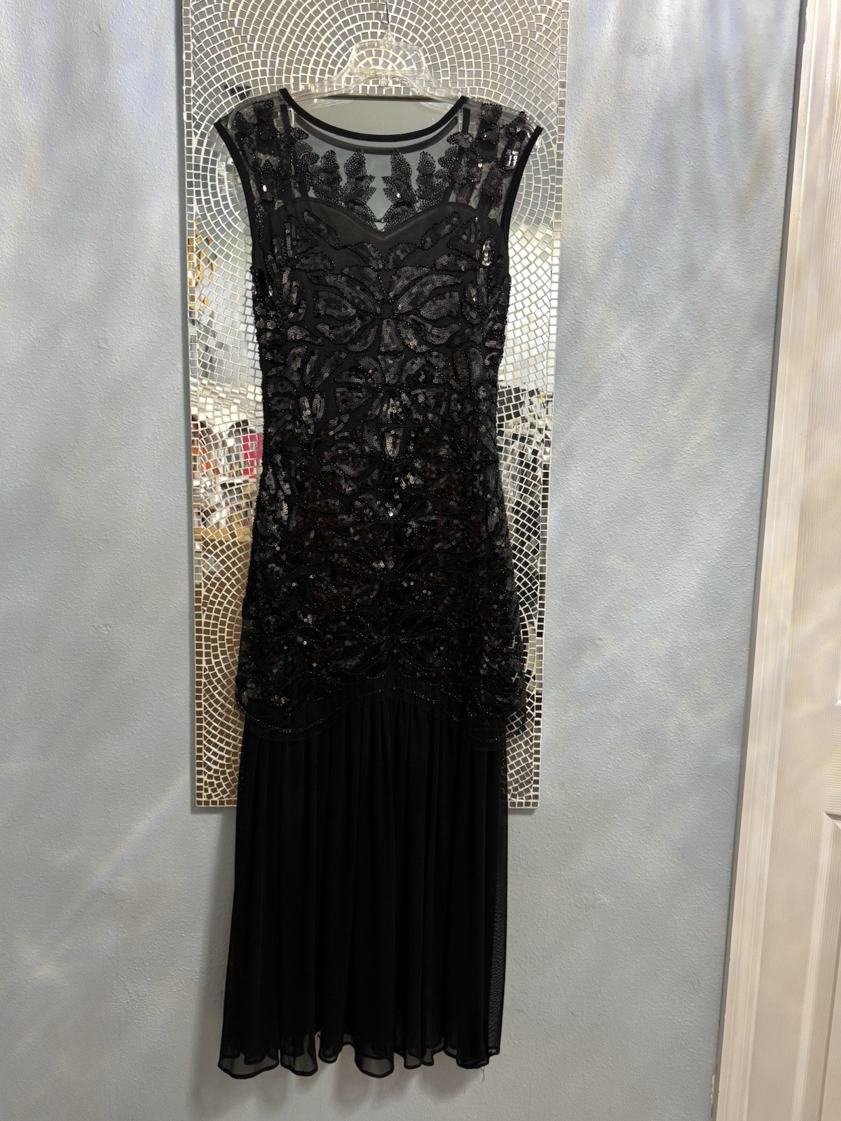 Women\'s Black Sequin Sleeveless Sheath Dress with Chiffon Skirt