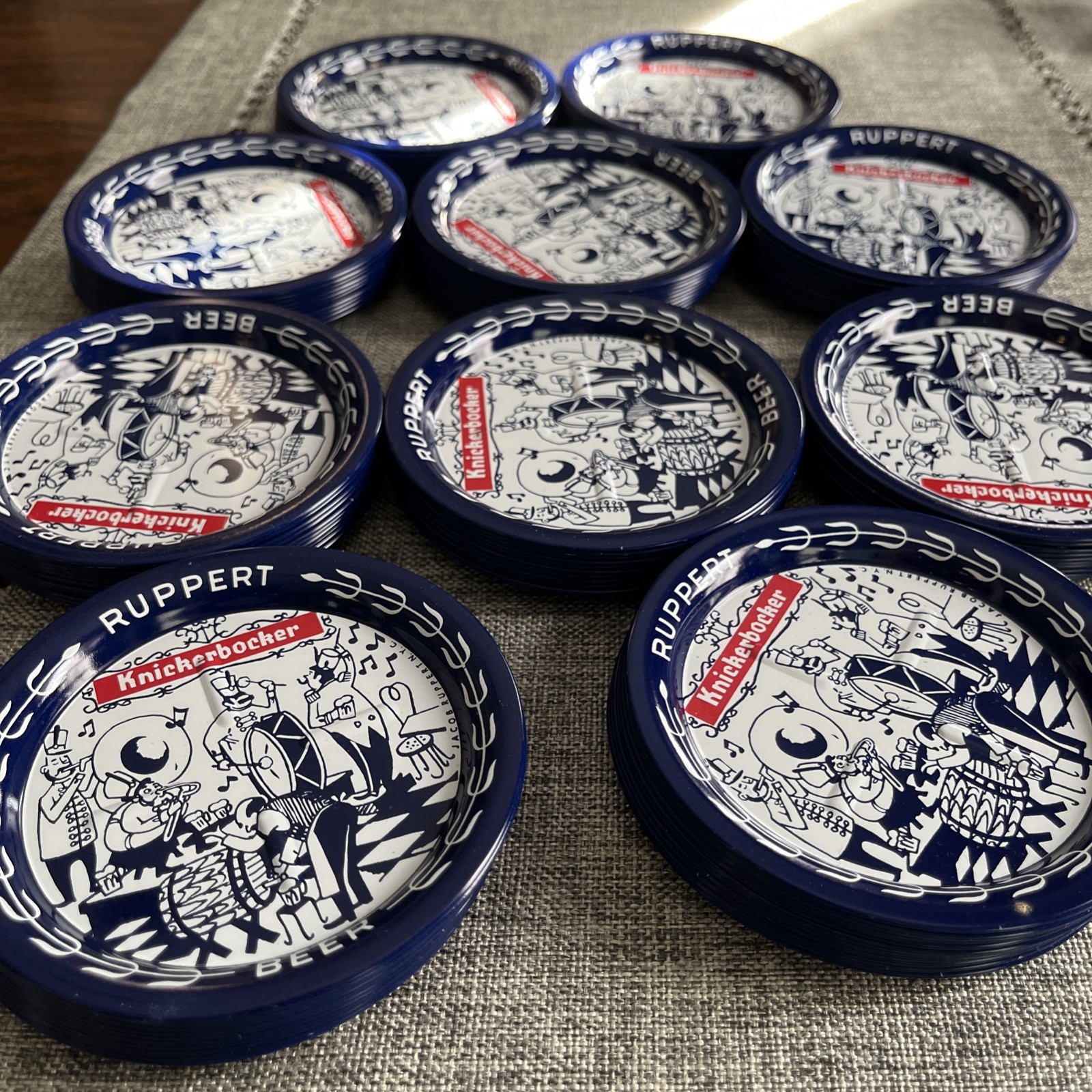 100 Lot VINTAGE Ruppert Knickerbocker Metal Coasters Beer/drink Coaster Band 100 Lot VINTAGE Ruppert Knickerbocker Metal Coasters Beer/drink Coaster Band
