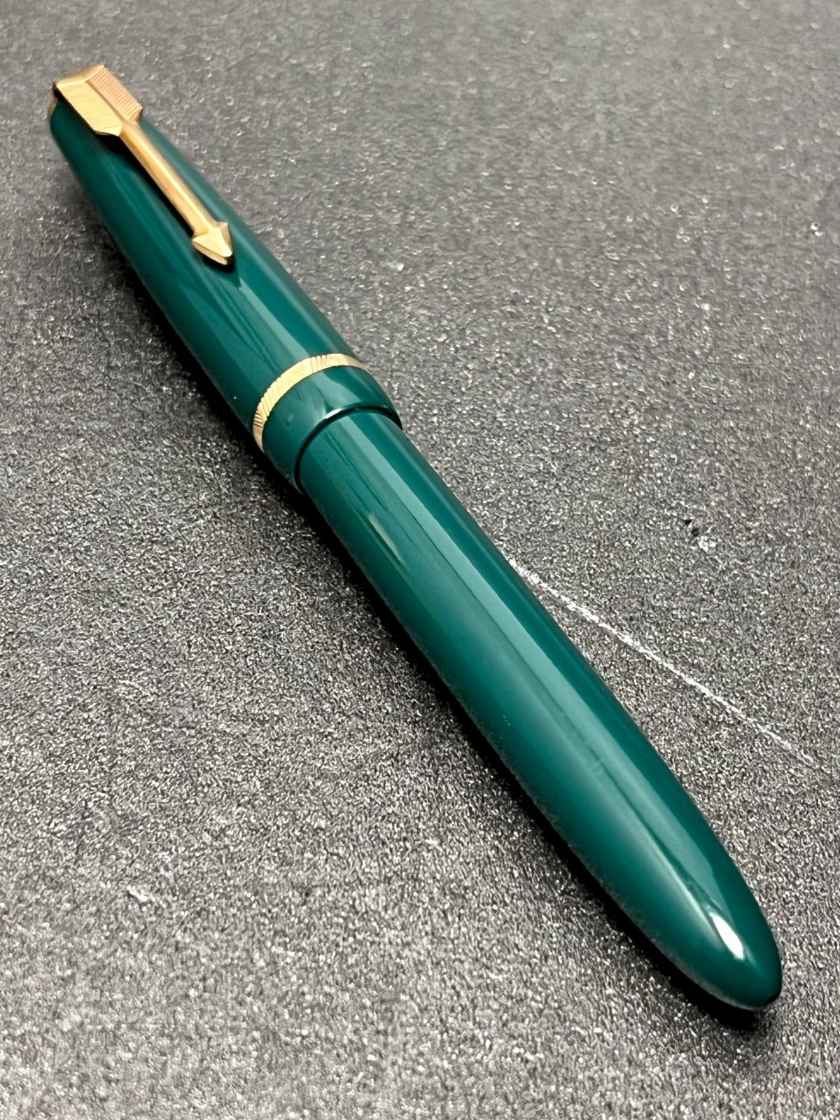 Vintage Parker Slimfold Green Fountain Pen 14K Gold Nib England 1963 Aerometric