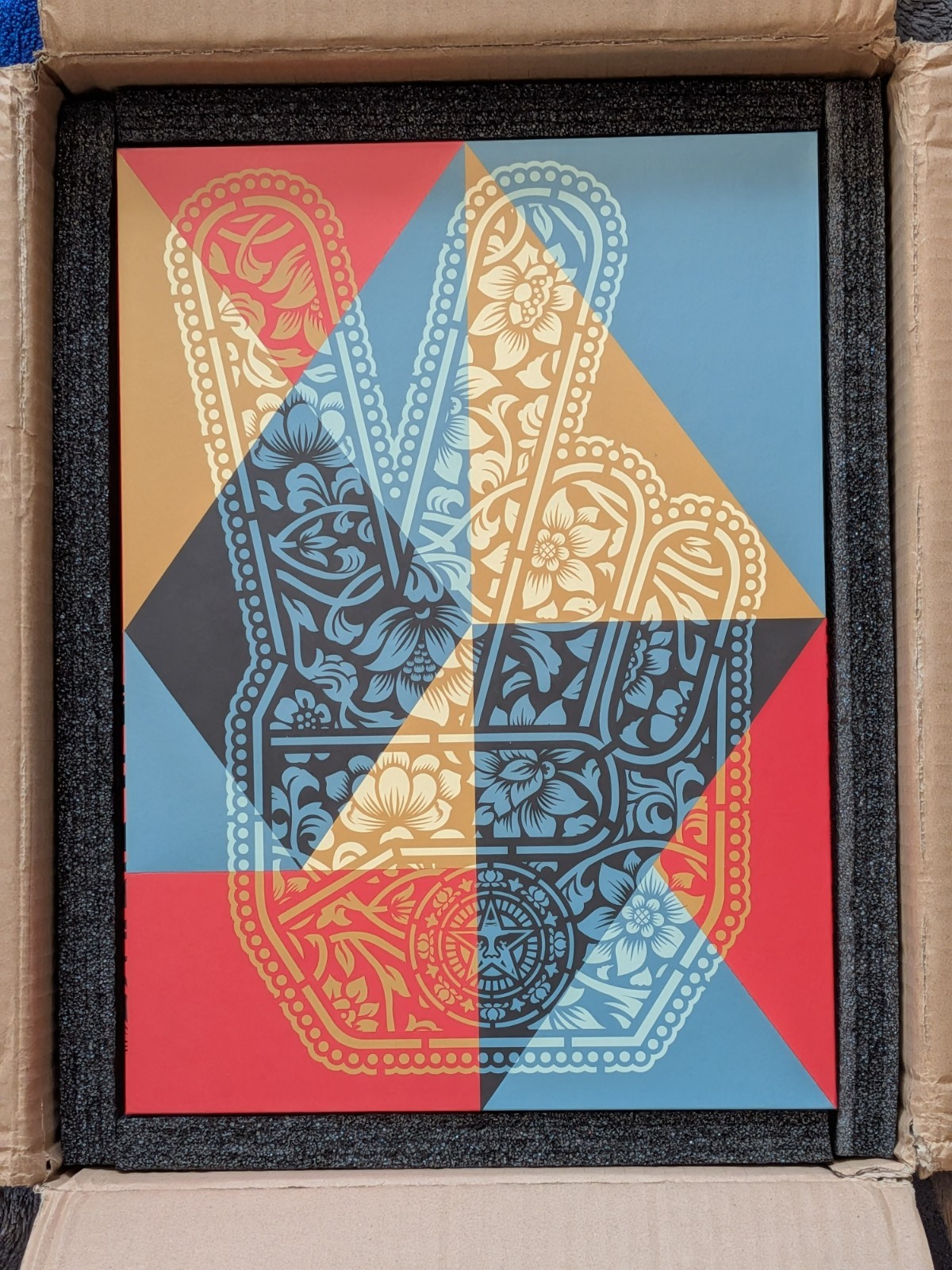 Shepard Fairey Gold Peace Fingers Sculpture LE250 Sealed Beyond the Streets Obey Shepard Fairey Gold Peace Fingers Sculpture LE250 Sealed Beyond the Streets Obey
