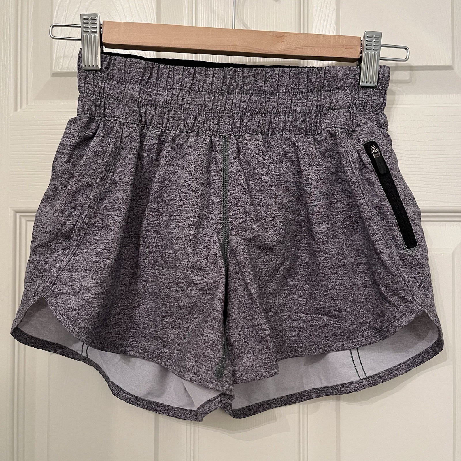 Lululemon Women\'s Tracker Short V *4\ Lululemon Women\'s Tracker Short V *4\