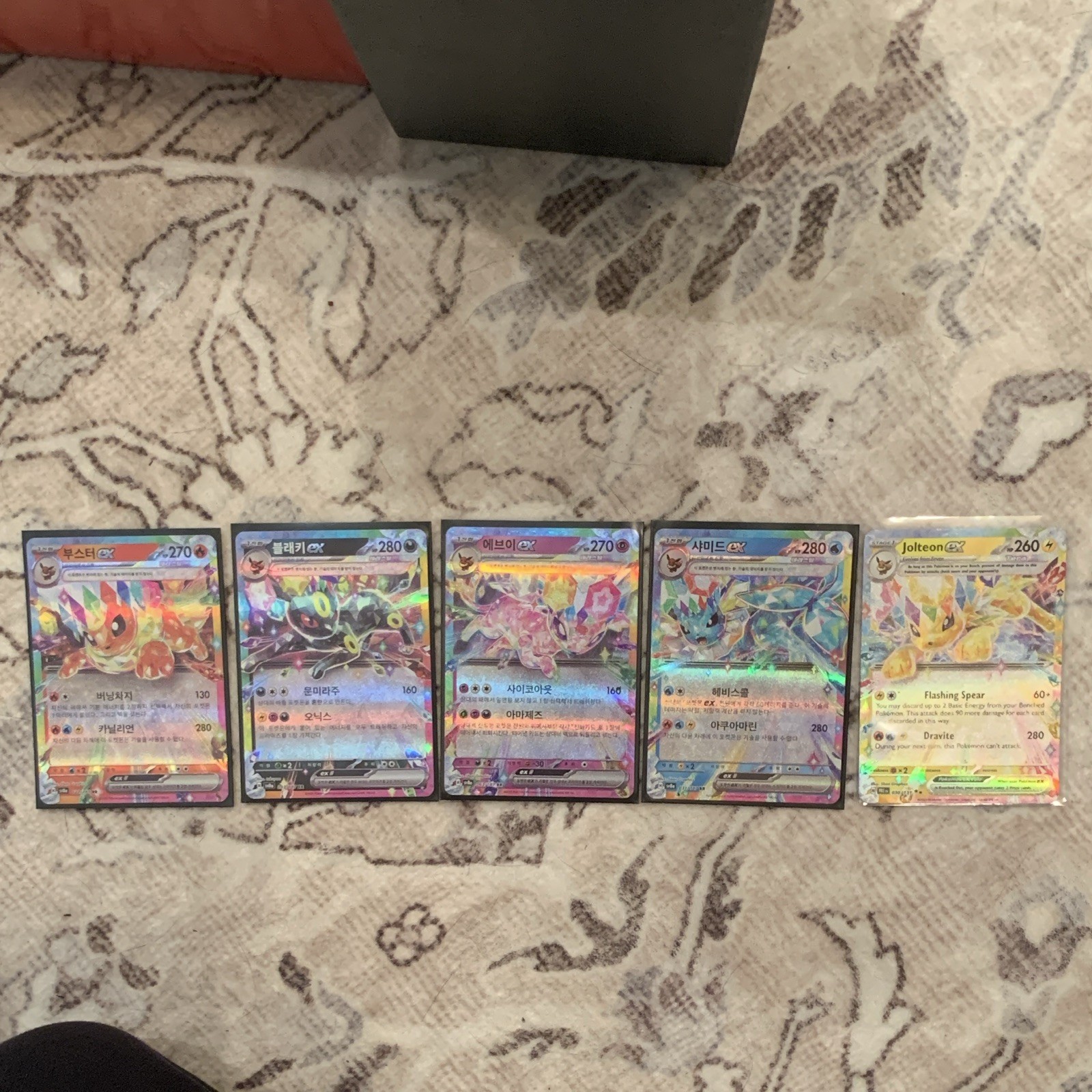 Flareon V, Umbreon V + Eeveelution V 5-Card Lot Korean Full Art Holo SWSH179 Flareon V, Umbreon V + Eeveelution V 5-Card Lot Korean Full Art Holo SWSH179