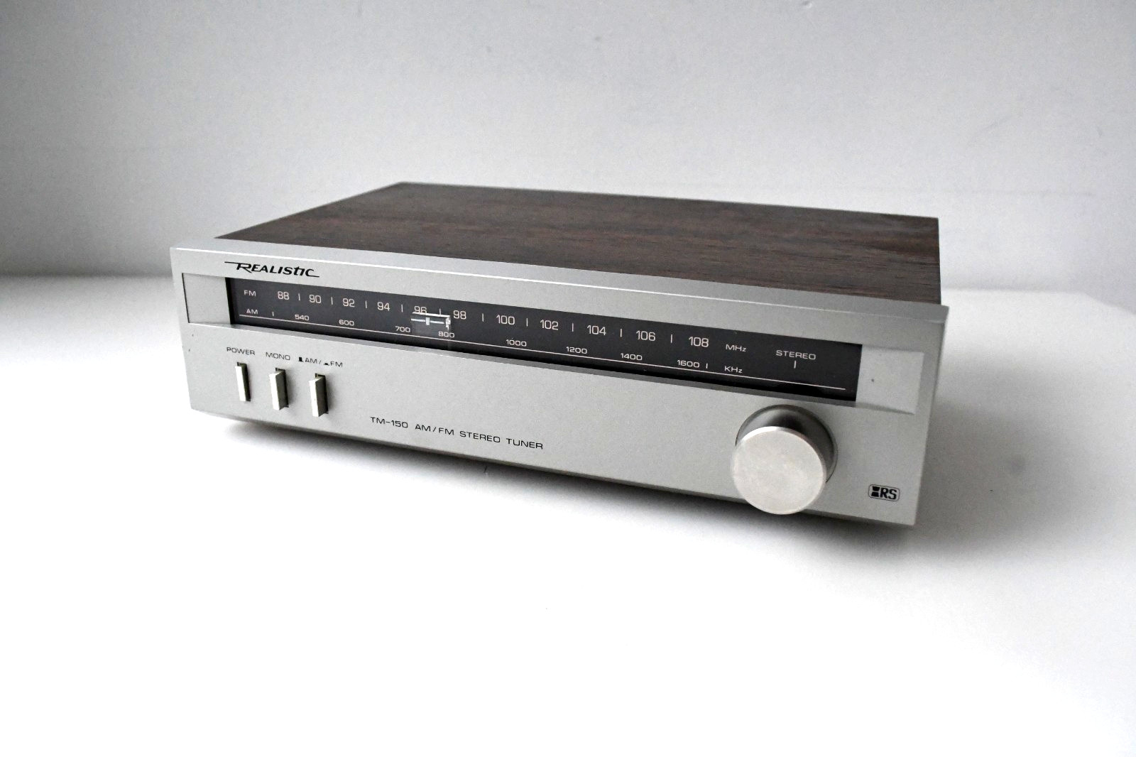 Realistic TM-150 AM/FM Stereo Tuner – Model 31-1956 – Walnut Cabinet – Tested