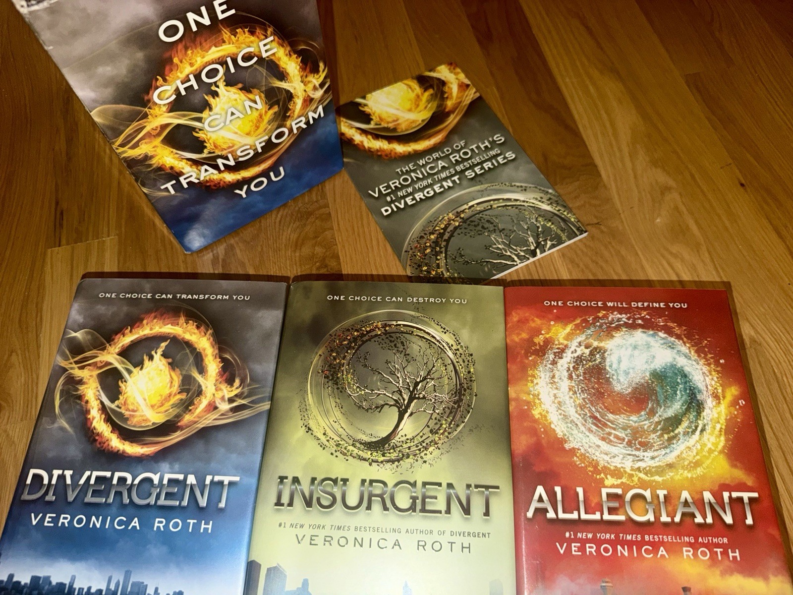 Divergent Complete Series: 3 Book Box Set + Bonus Booklet 2013 Divergent Complete Series: 3 Book Box Set + Bonus Booklet 2013