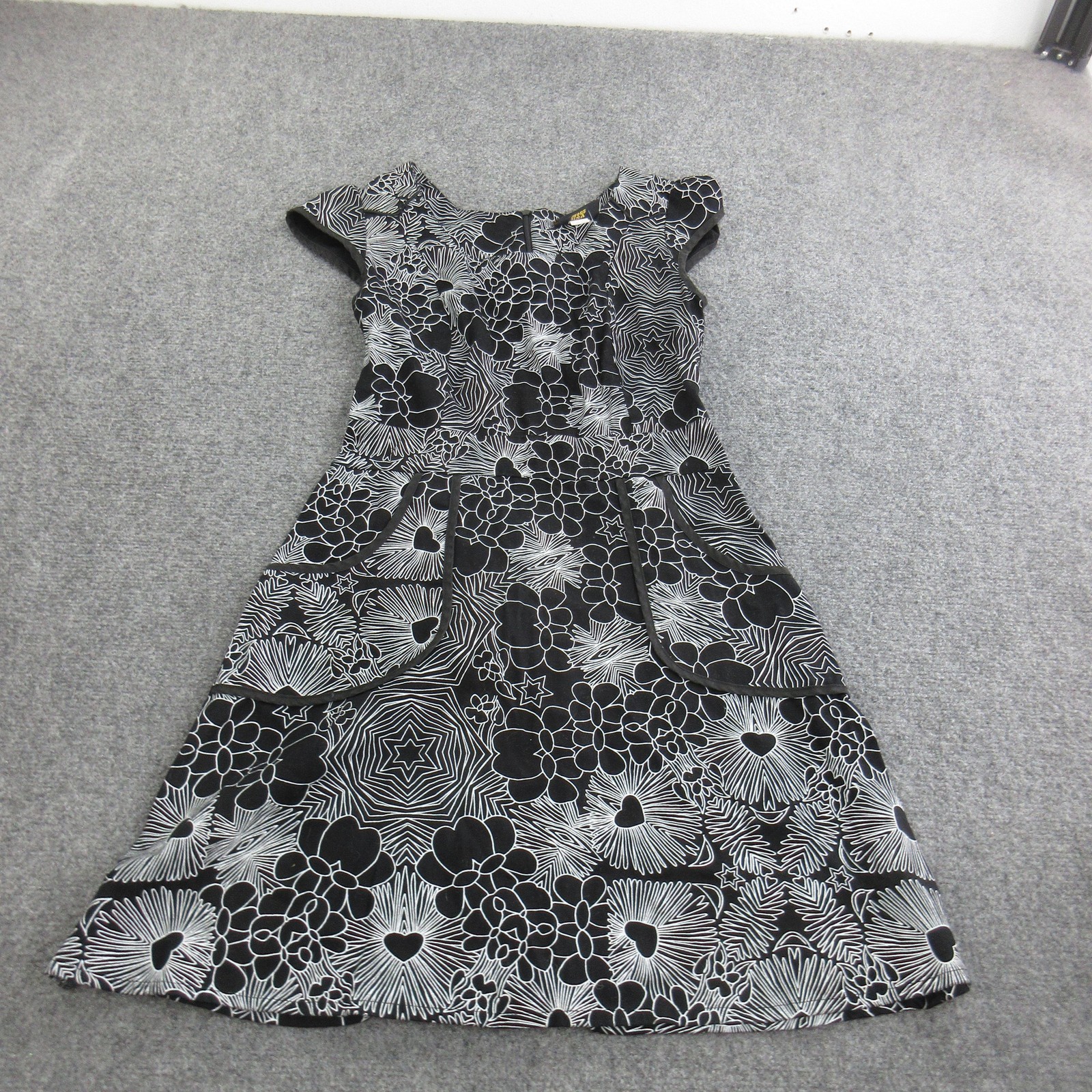 Nooworks Dress Womens M Black Floral Heart Star Cotton Fit Flare Short Pockets