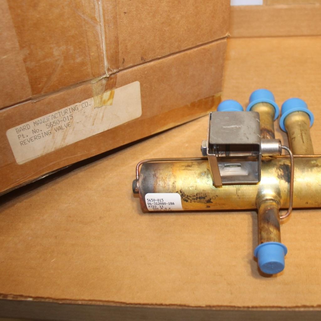 One NOS Bard Manufacturing 5650-015 Reversing Valve