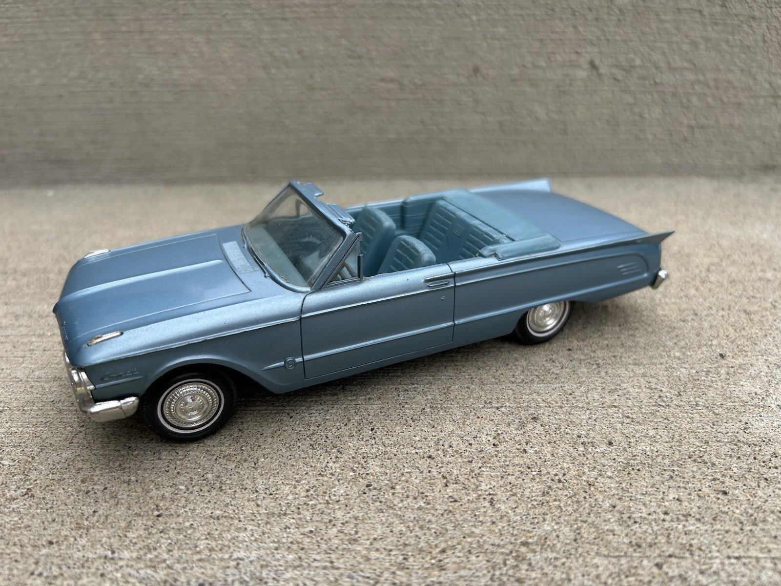 AMT 1963 Mercury Comet Convertible Promo Pacific Blue 1/25 AMT 1963 Mercury Comet Convertible Promo Pacific Blue 1/25