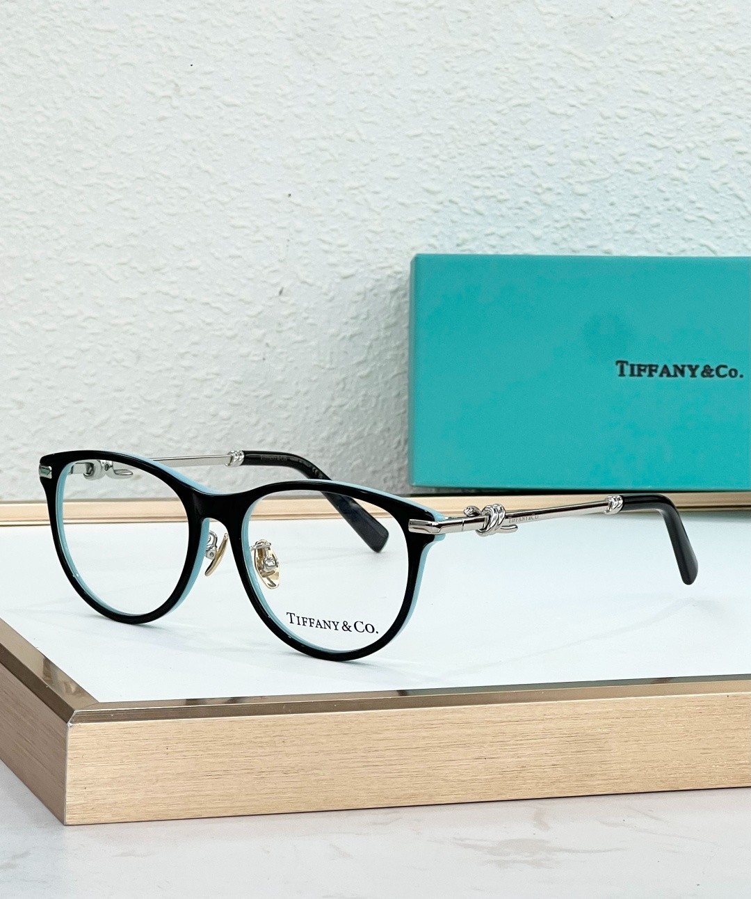 Tiffany & Co. Black Oval Eyeglasses – Elegant Women’s Optical Frame
