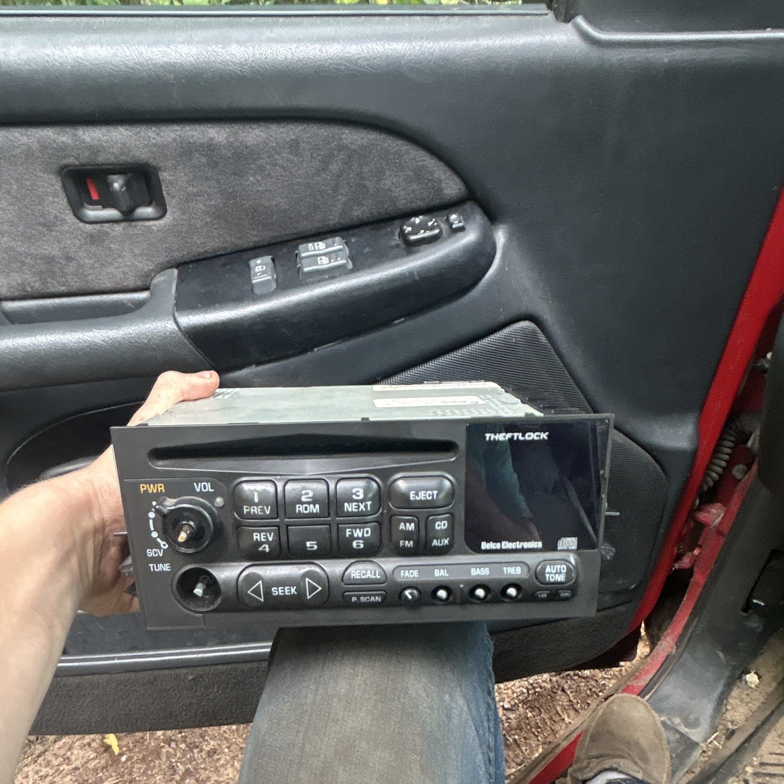 Chevy Silverado 1999-2002 OEM Factory Radio Stereo Head Unit with CD Player GM Chevy Silverado 1999-2002 OEM Factory Radio Stereo Head Unit with CD Player GM