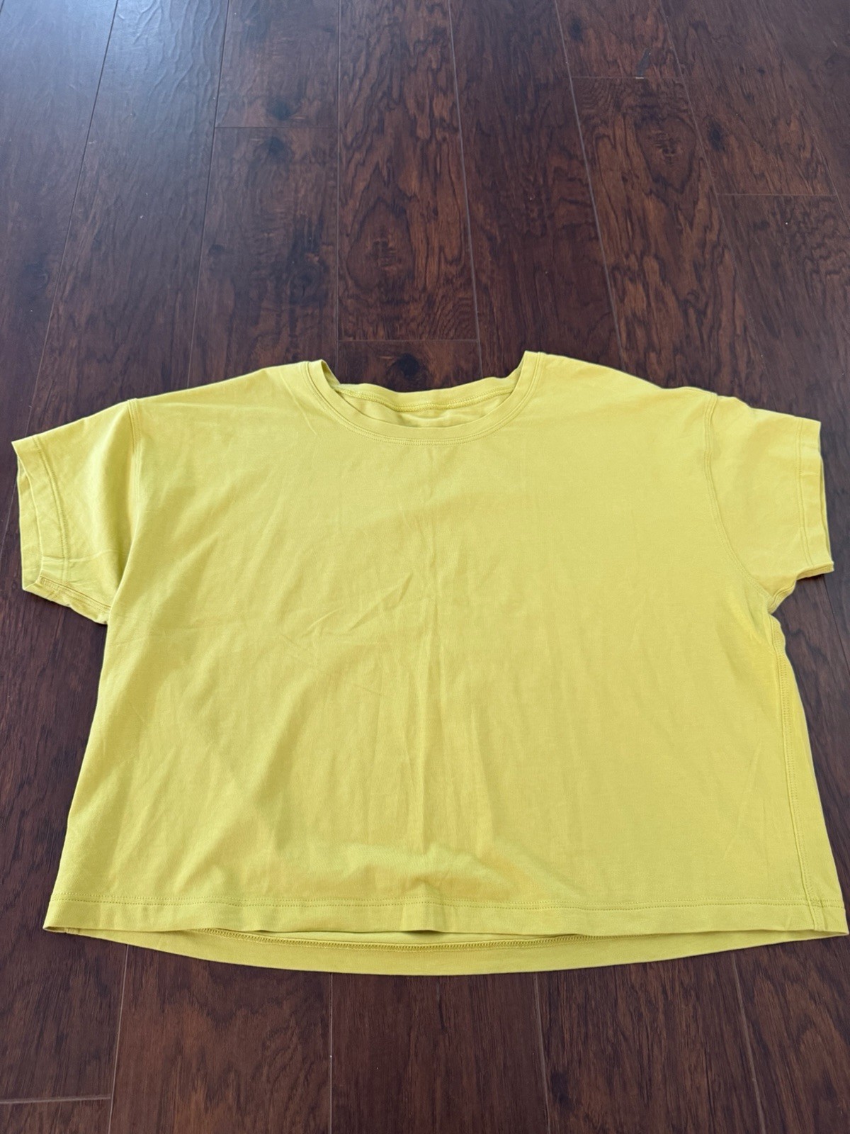 lululemon Women\'s Green/Yellow M Cropped Crew Neck Relaxed Stretch Knit Tee lululemon Women\'s Green/Yellow M Cropped Crew Neck Relaxed Stretch Knit Tee
