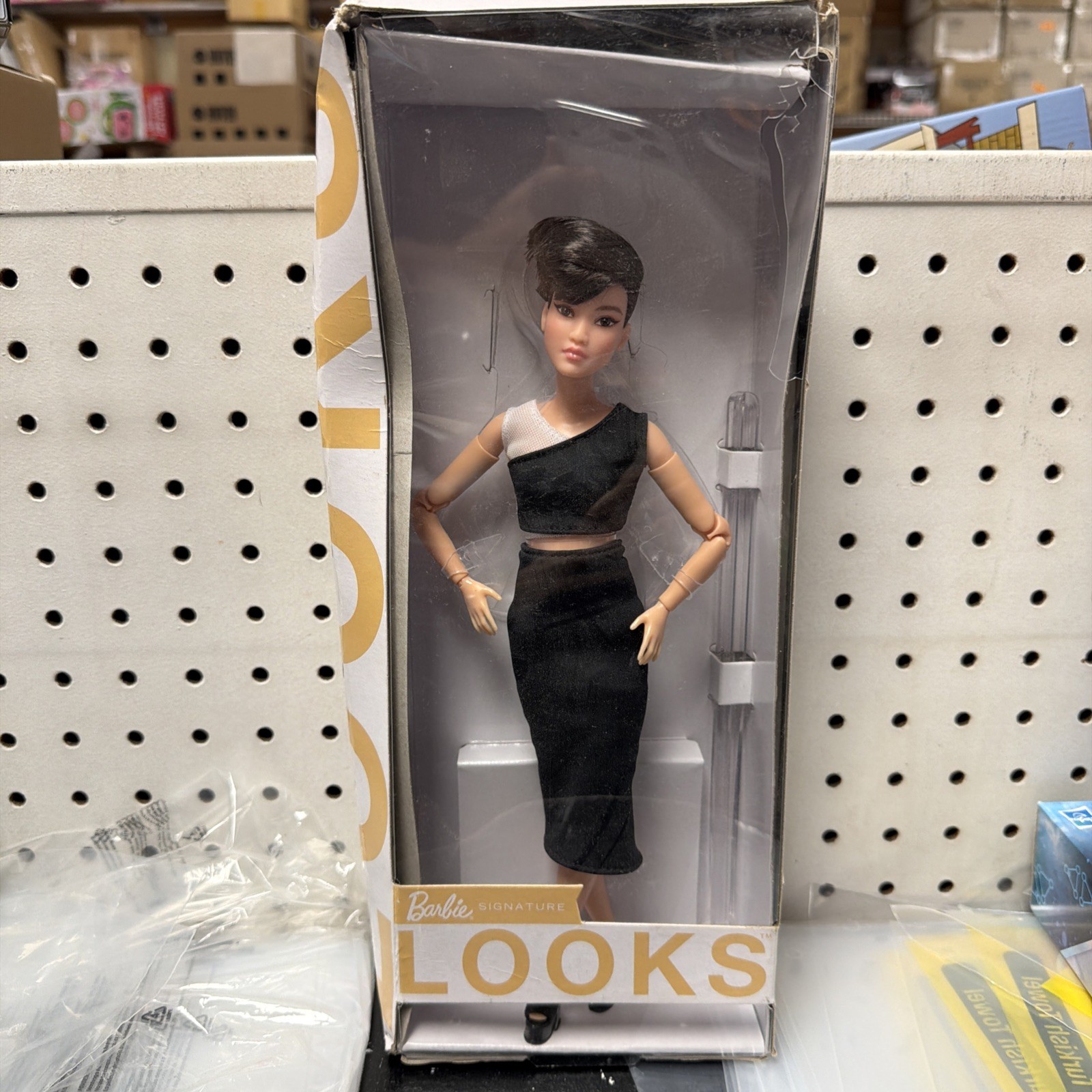 DAMAGED Mattel Barbie Signature Looks Doll model #3