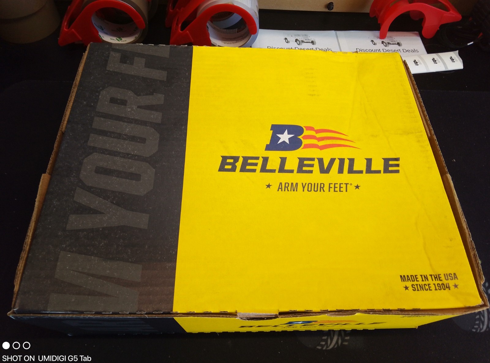 GENUINE BELLEVILLE MEN'S DESERT COMBAT BOOTS. SIZE 10.5 REGULAR NEW IN BOX GENUINE BELLEVILLE MEN'S DESERT COMBAT BOOTS. SIZE 10.5 REGULAR NEW IN BOX