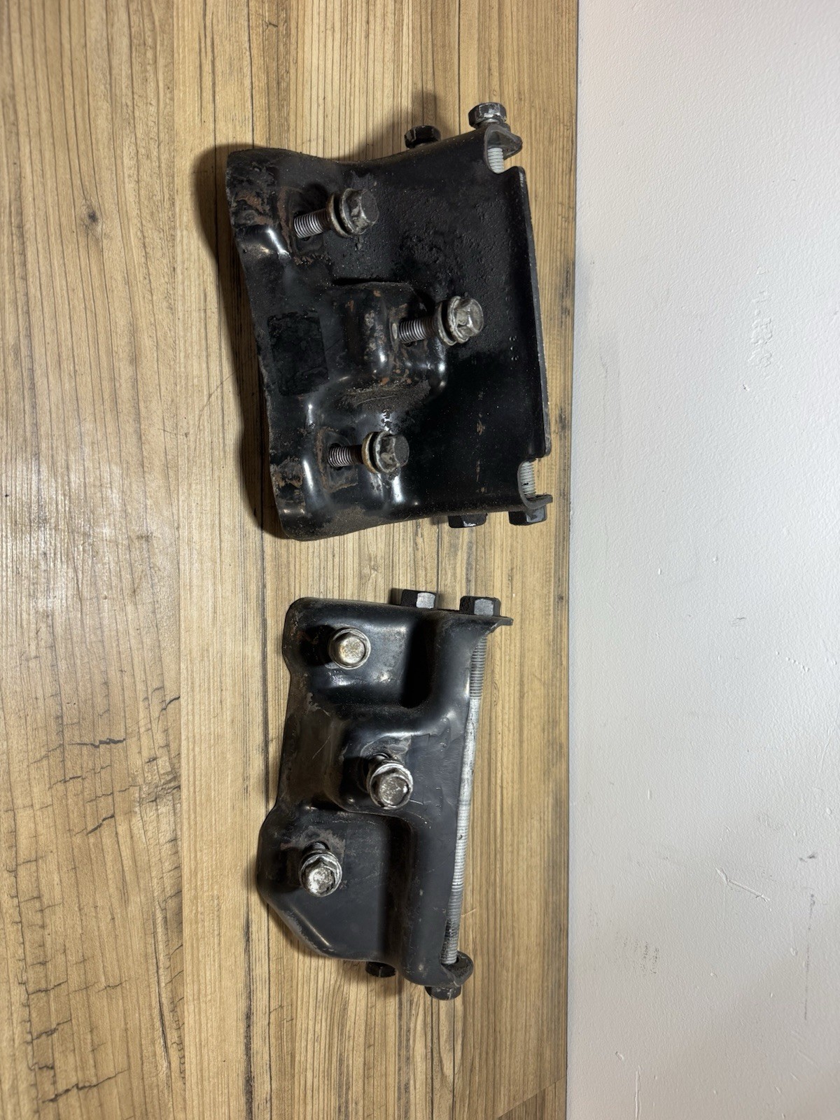 99-06 GM Silverado Left LH Right RH Motor Engine Mount Brackets OEM Pair (2) 99-06 GM Silverado Left LH Right RH Motor Engine Mount Brackets OEM Pair (2)
