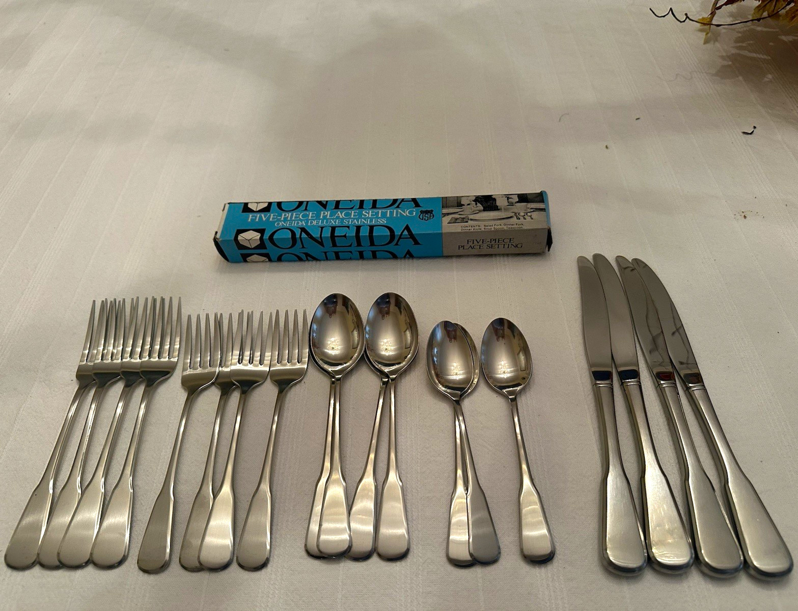 Vintage ONEIDA 20 Piece Independence Flatware Set, New In Box Vintage ONEIDA 20 Piece Independence Flatware Set, New In Box