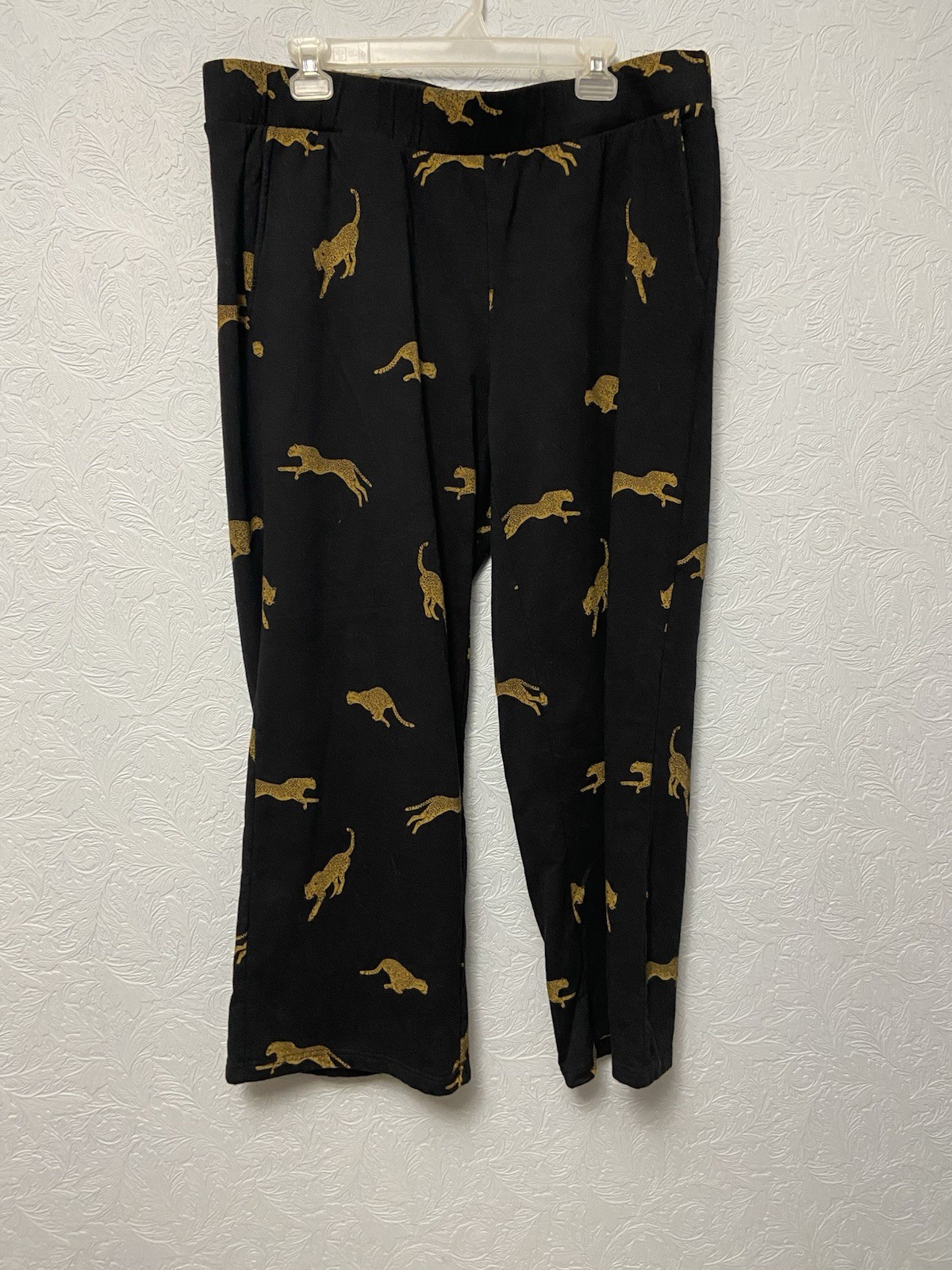 Torrid Size 2R Black Gold Cheetah Print Ponte Pants Stretch Animal Leopard C19