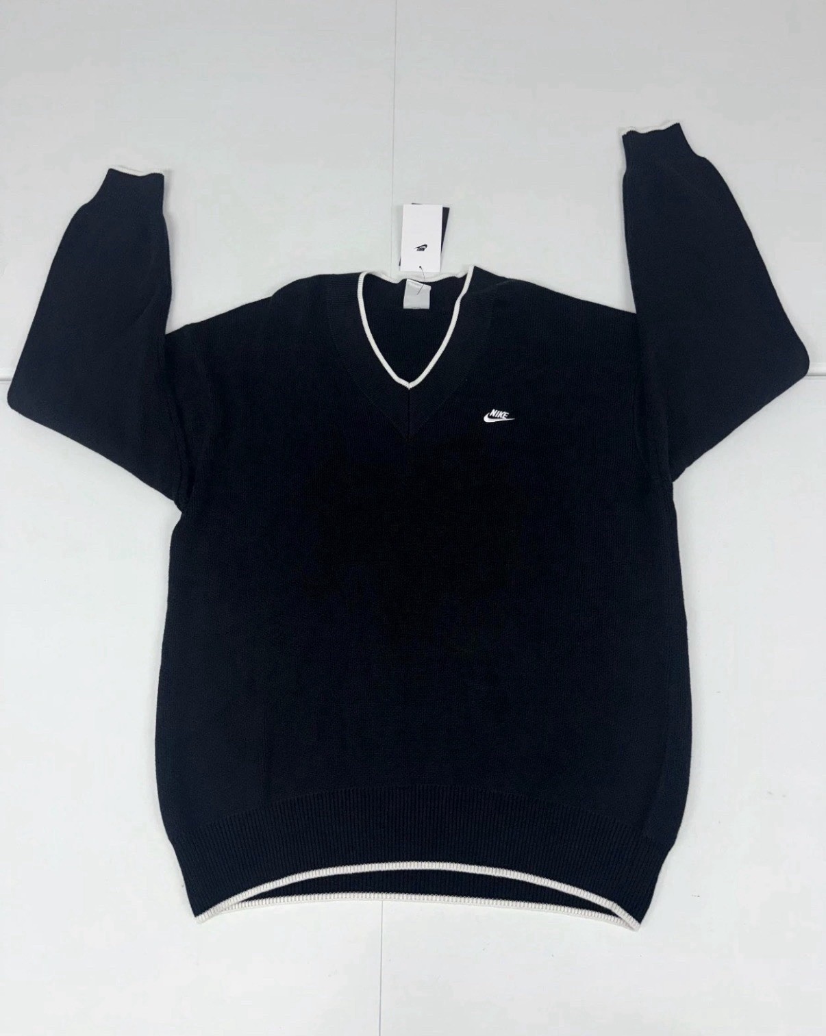 Nike V-Neck Knit Pullover Sweater Black White HV1419-010 Men\'s Size Large Nike V-Neck Knit Pullover Sweater Black White HV1419-010 Men\'s Size Large