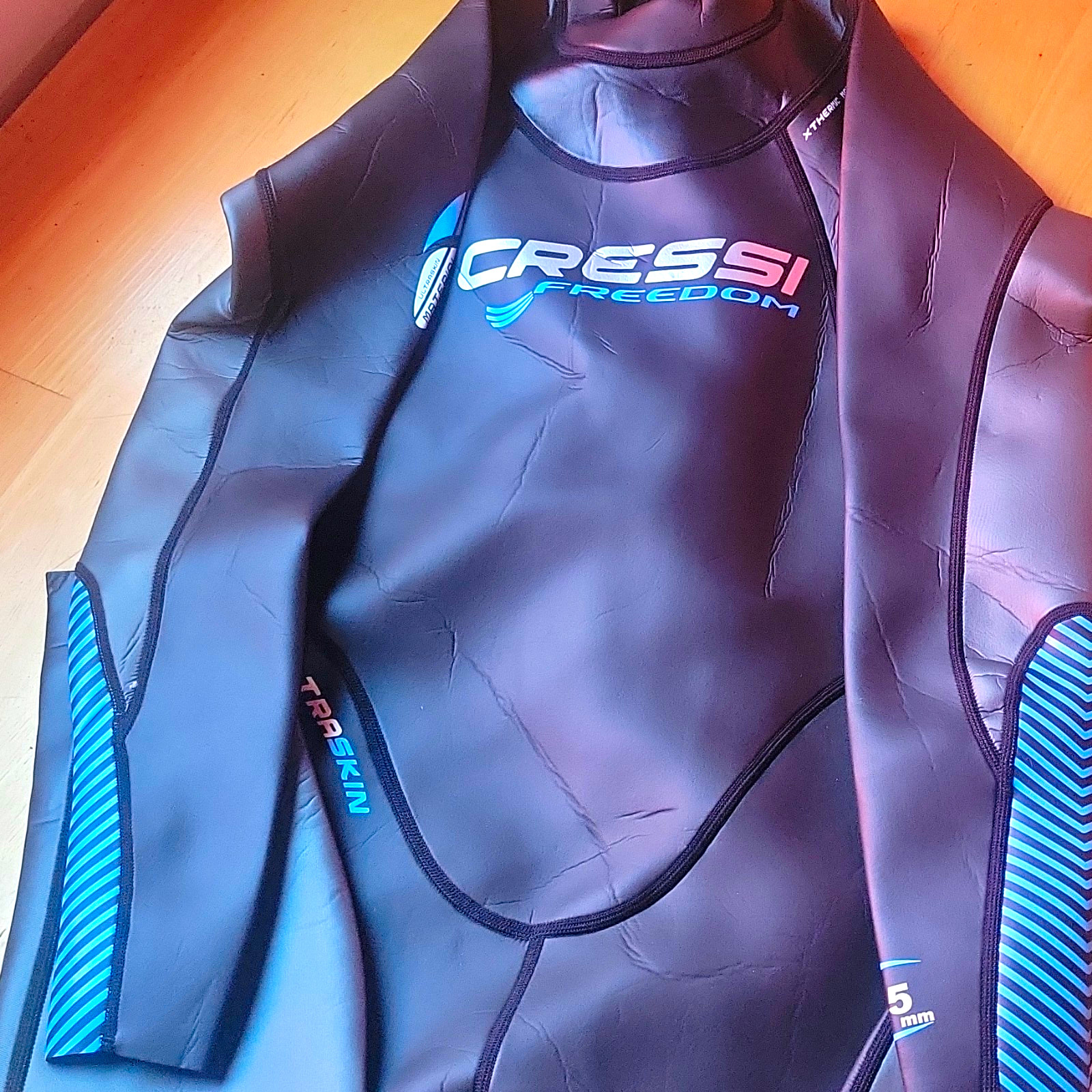 Cressi Freedom Men\'s Black/Blue 1.5mm Wetsuit Size XS MPN DG002201 Cressi Freedom Men\'s Black/Blue 1.5mm Wetsuit Size XS MPN DG002201