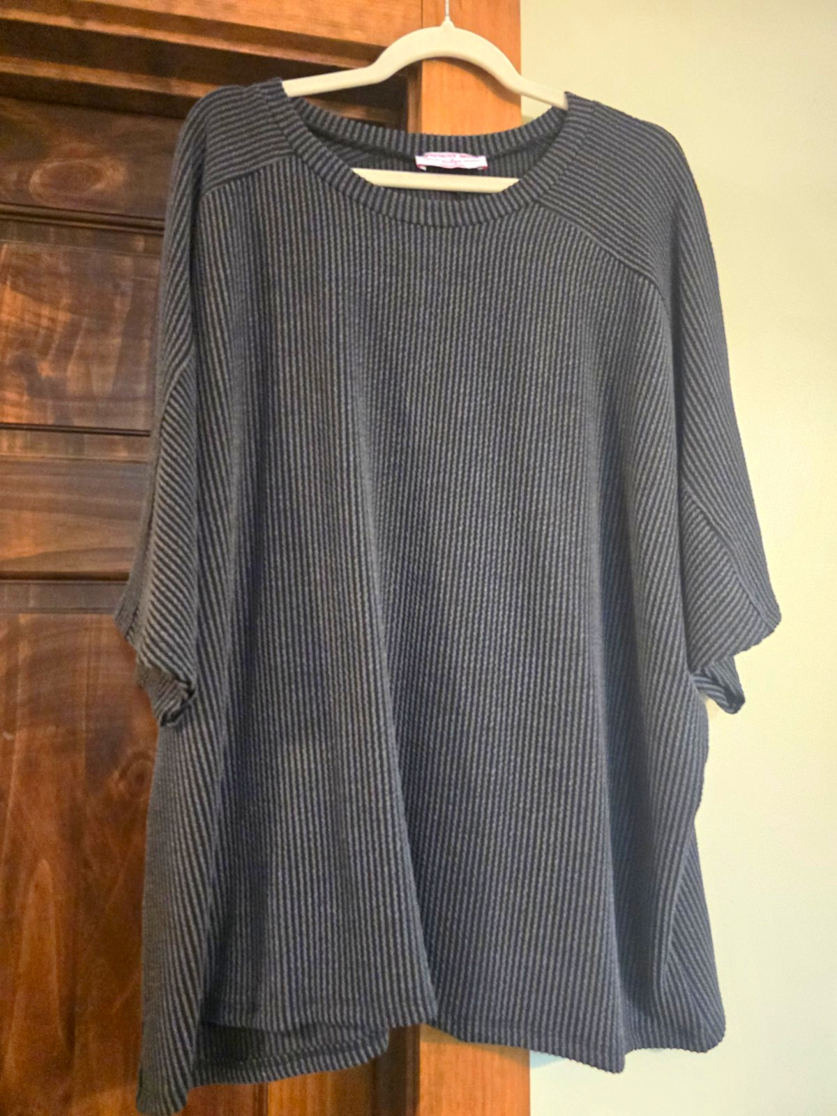 Discount Divas Boutique 1X Black Raised Ribbed Knit Tunic Short Sleeve Stretch Discount Divas Boutique 1X Black Raised Ribbed Knit Tunic Short Sleeve Stretch