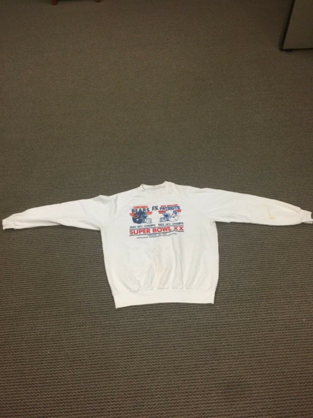 Super Bowl XX White sweatshirt XL Jan 26, 1986 Bears Patriots Super Bowl XX White sweatshirt XL Jan 26, 1986 Bears Patriots