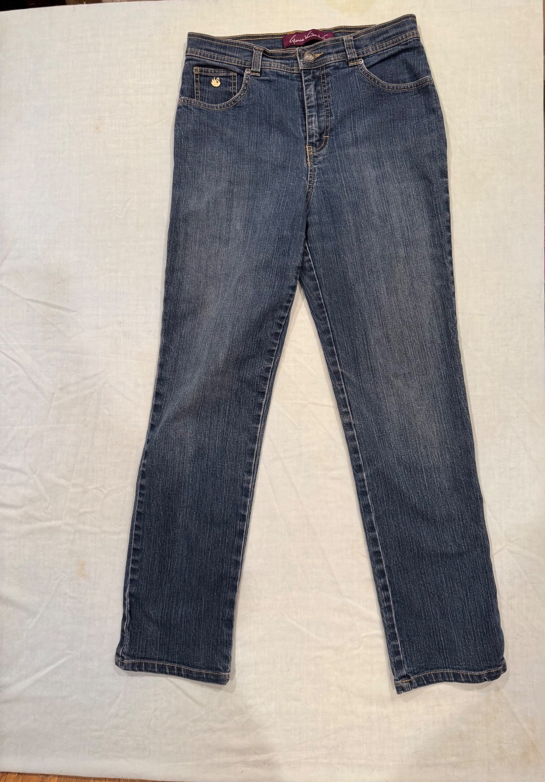 Gloria Vanderbilt Women’s Size 6 Blue Straight Leg Jeans High Rise 29.5” Inseam Gloria Vanderbilt Women’s Size 6 Blue Straight Leg Jeans High Rise 29.5” Inseam