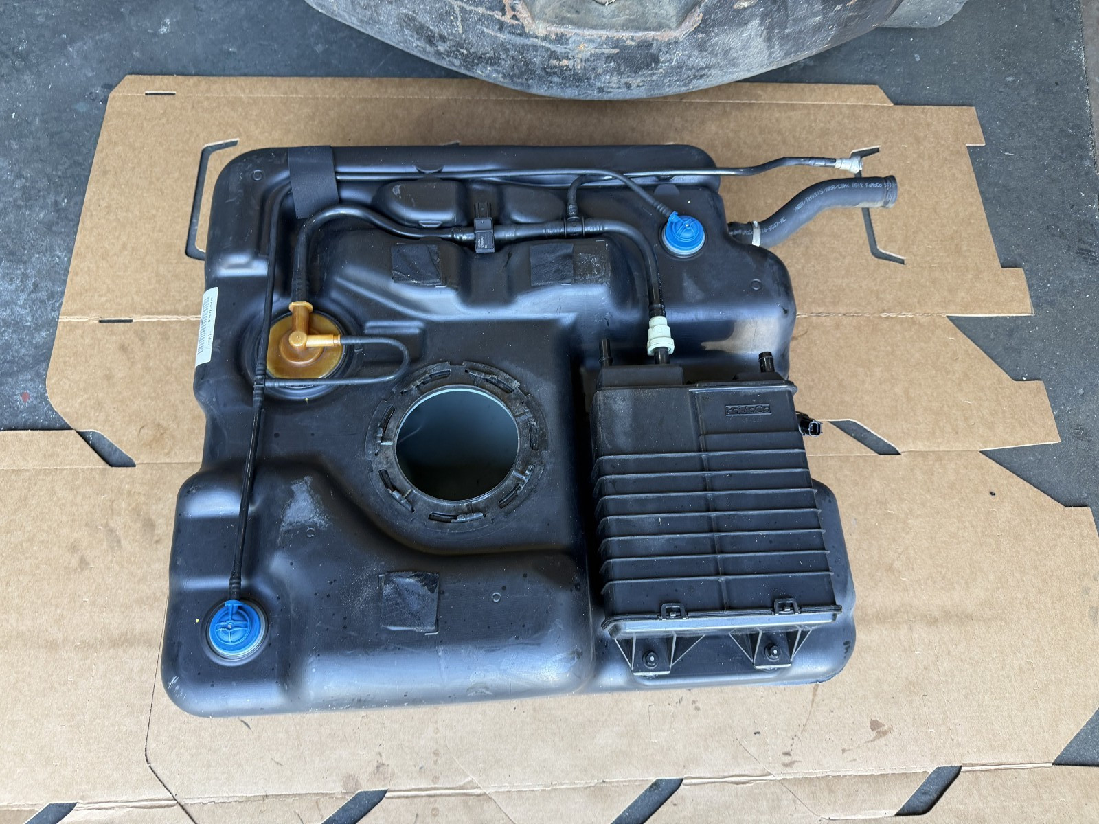 2010-2013 FORD TRANSIT CONNECT Fuel Tank Assembly OEM Gas Tank with All hoses