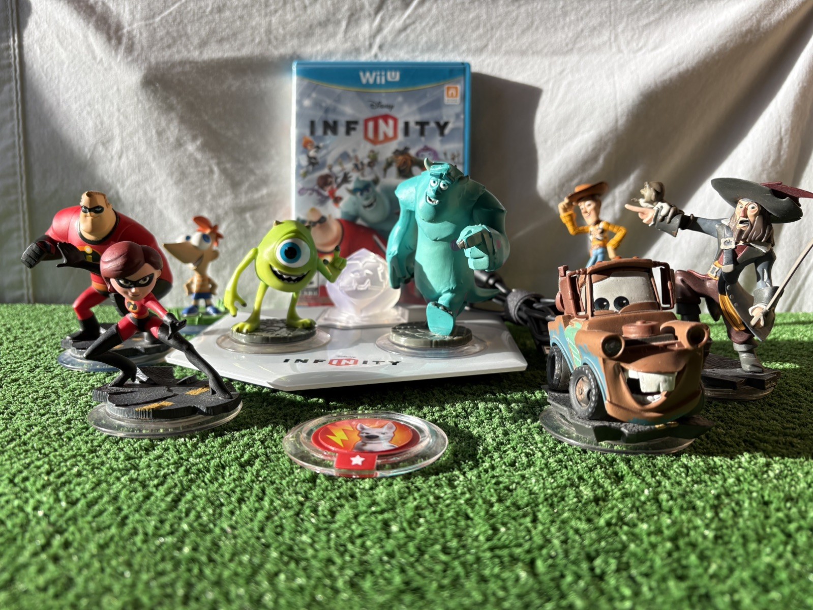 Variety Disney Infinity 1.0 Wii U Starter Set - 3 Worlds, 8 Characters (Tested) Variety Disney Infinity 1.0 Wii U Starter Set - 3 Worlds, 8 Characters (Tested)