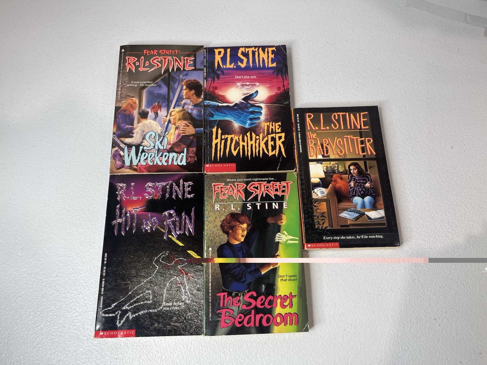 Vtg R.L. Stine Book Lot Of 5 1990’s The Hitch Hiker, The Baby Sitter, Etc. Vtg R.L. Stine Book Lot Of 5 1990’s The Hitch Hiker, The Baby Sitter, Etc.