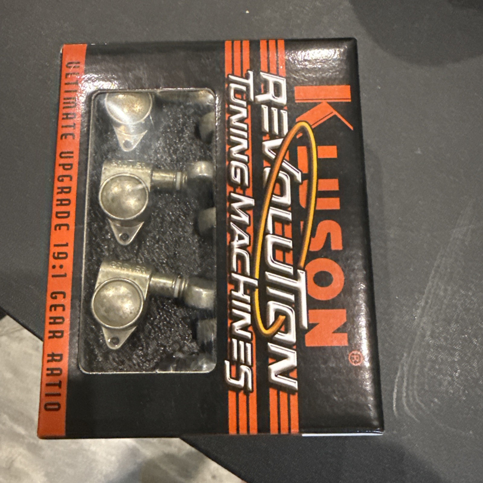 KLUSON REVOLUTION LOCKING TUNING MACHINES 19:1 GEAR RATIO ( KRGLNC-3-CP ) KLUSON REVOLUTION LOCKING TUNING MACHINES 19:1 GEAR RATIO ( KRGLNC-3-CP )